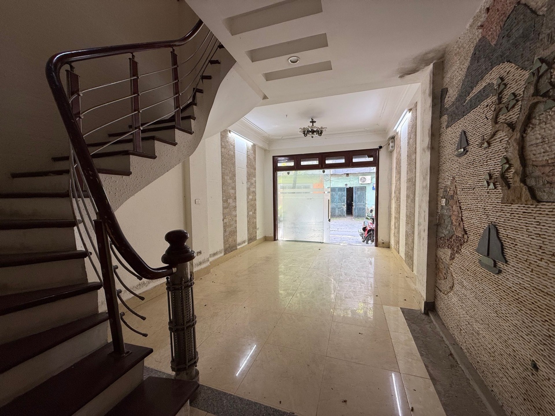 Bán nhà Đền Lừ 1 - diện tích 45m2 5 tầng - Ô TÔ TRÁNH, VỈA HÈ KINH DOANH - giá 18,9 tỷ