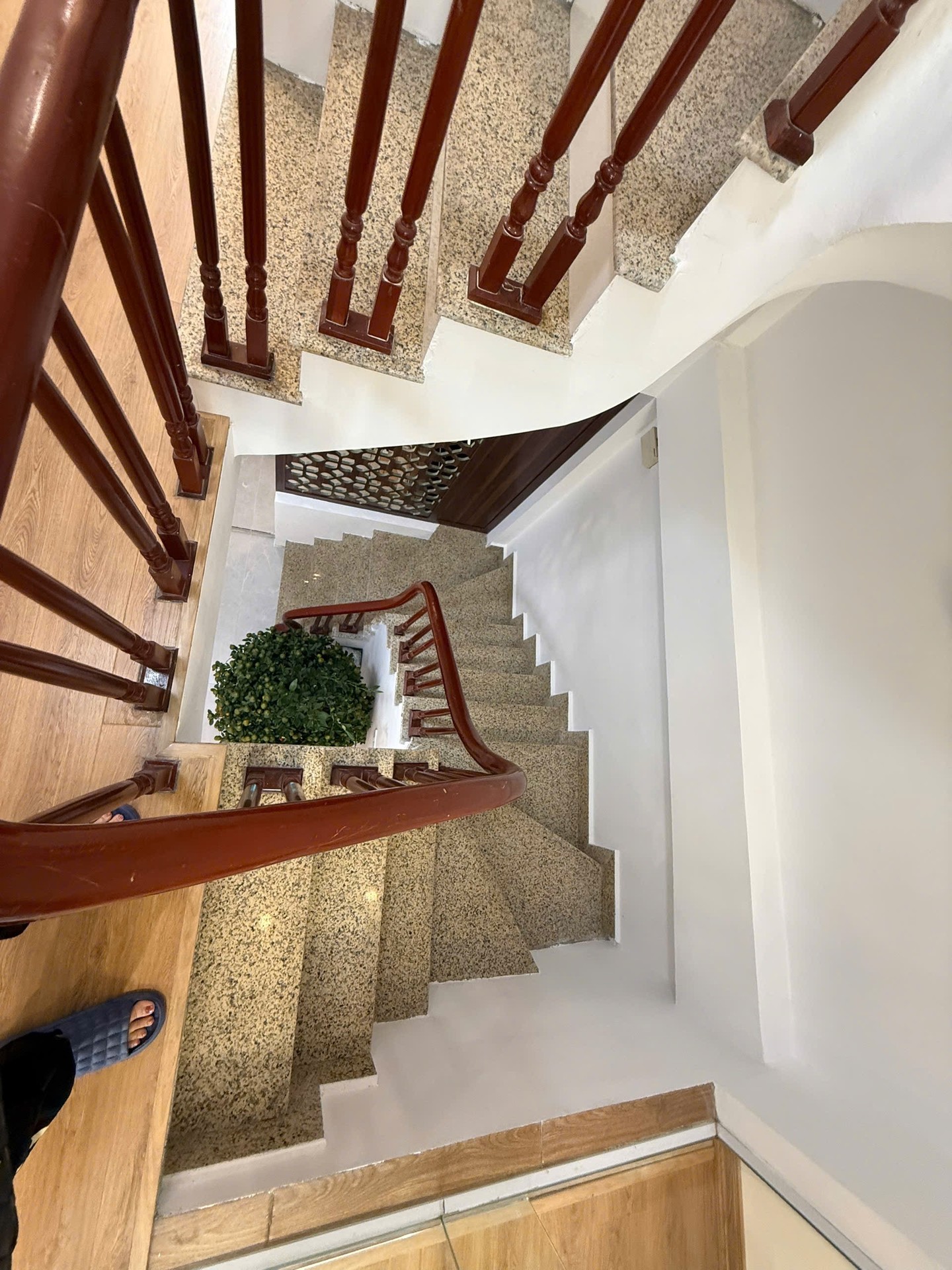 Bán nhà Thịnh Liệt - diện tích 35m2 5 tầng - Ô tô trong nhà - giá 10,3 tỷ