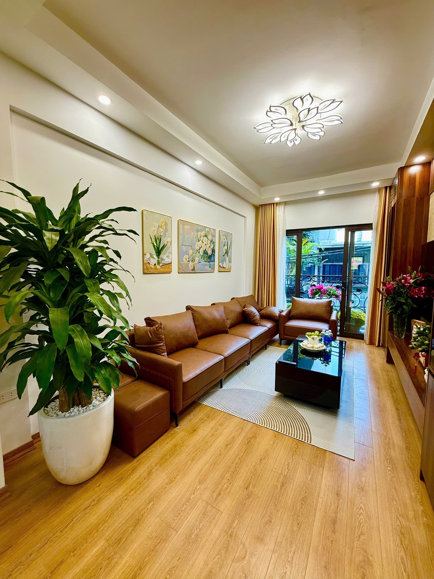 Bán nhà Thịnh Liệt - diện tích 35m2 5 tầng - Ô tô trong nhà - giá 10,3 tỷ
