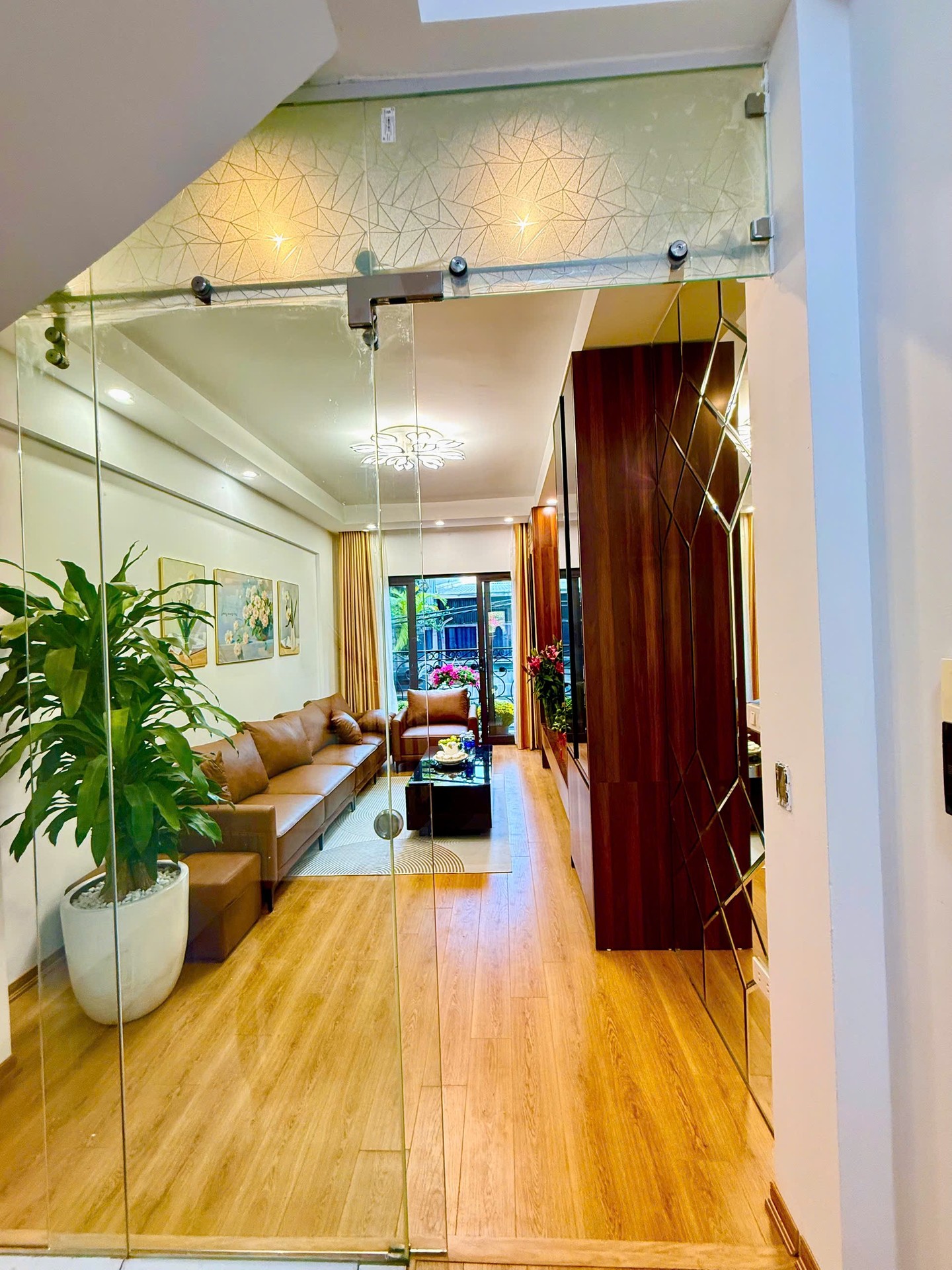 Bán nhà Thịnh Liệt - diện tích 35m2 5 tầng - Ô tô trong nhà - giá 10,3 tỷ