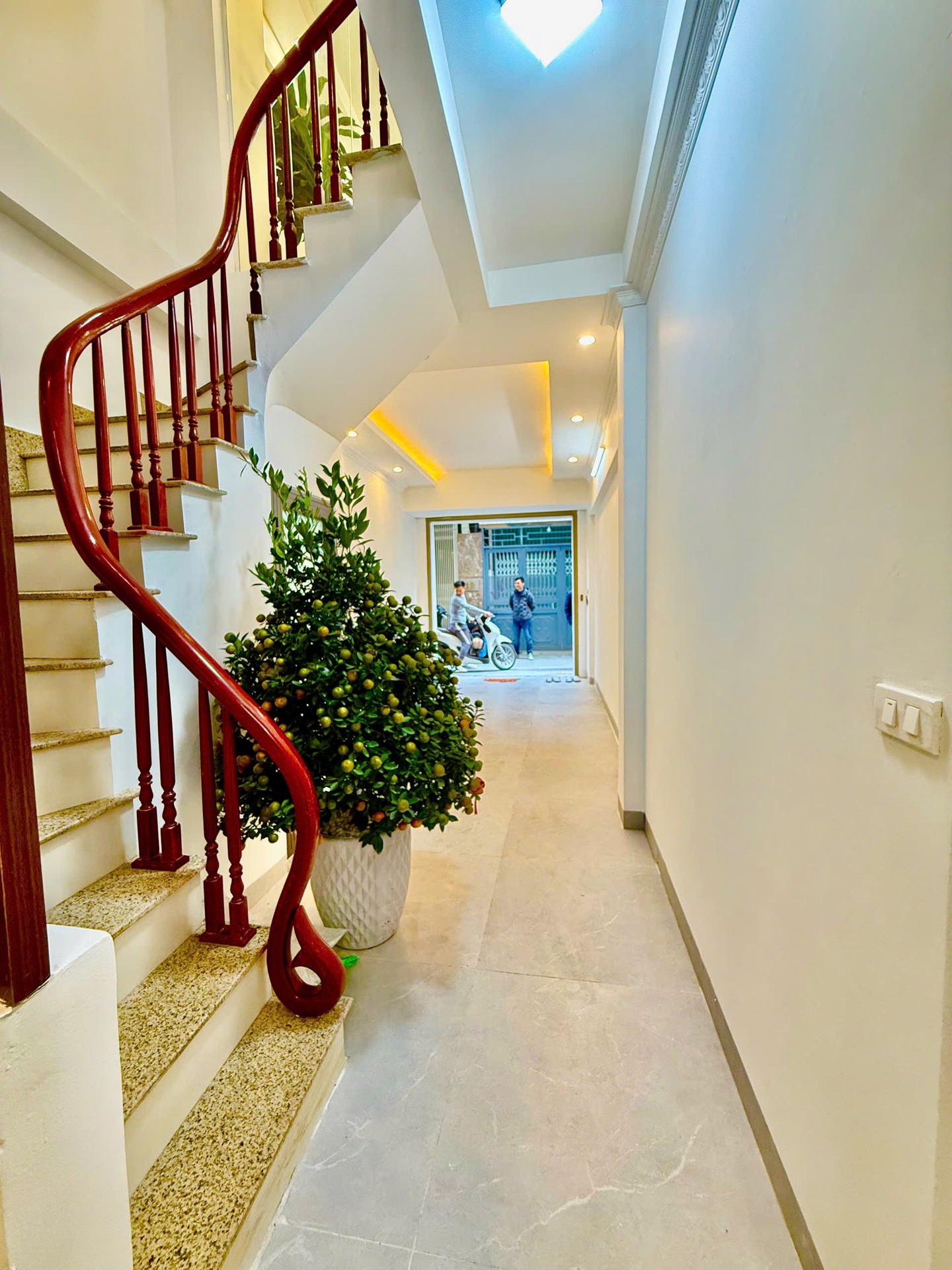 Bán nhà Thịnh Liệt - diện tích 35m2 5 tầng - Ô tô trong nhà - giá 10,3 tỷ