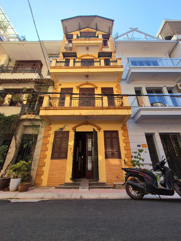 Bán nhà Trần Quý Cáp - diện tích 76m2 4 tầng - Ô tô tránh - giá 31 tỷ