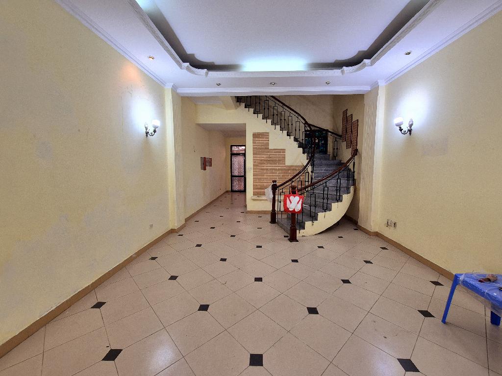 Bán nhà Trần Quý Cáp - diện tích 76m2 4 tầng - Ô tô tránh - giá 31 tỷ