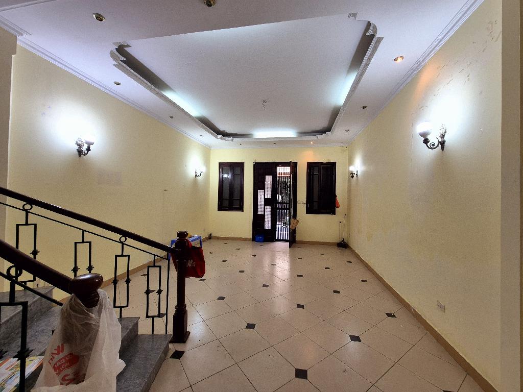 Bán nhà Trần Quý Cáp - diện tích 76m2 4 tầng - Ô tô tránh - giá 31 tỷ