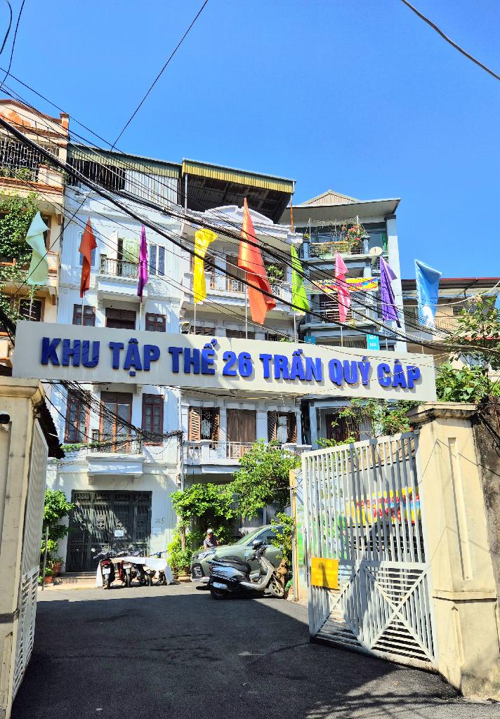 Bán nhà Trần Quý Cáp - diện tích 76m2 4 tầng - Ô tô tránh - giá 31 tỷ