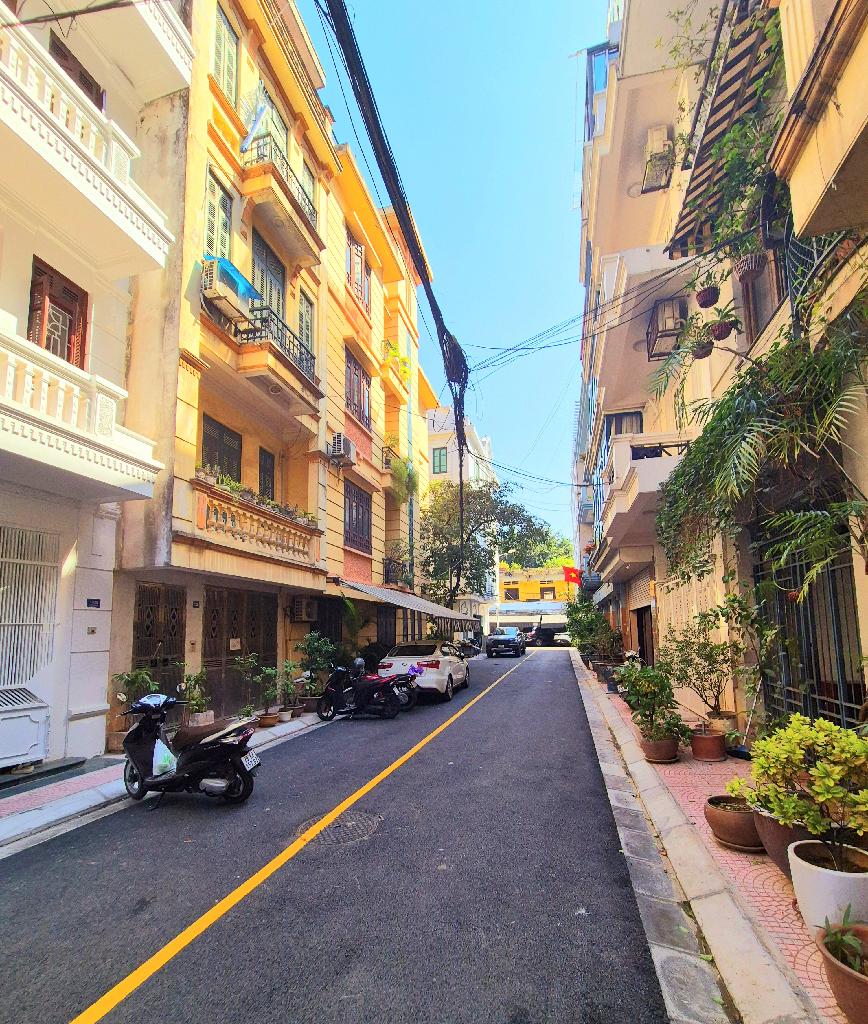 Bán nhà Trần Quý Cáp - diện tích 76m2 4 tầng - Ô tô tránh - giá 31 tỷ