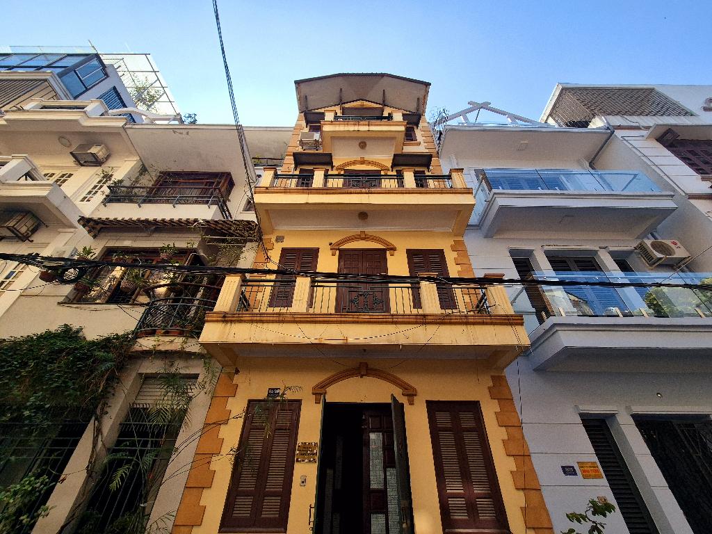 Bán nhà Trần Quý Cáp - diện tích 76m2 4 tầng - Ô tô tránh - giá 31 tỷ