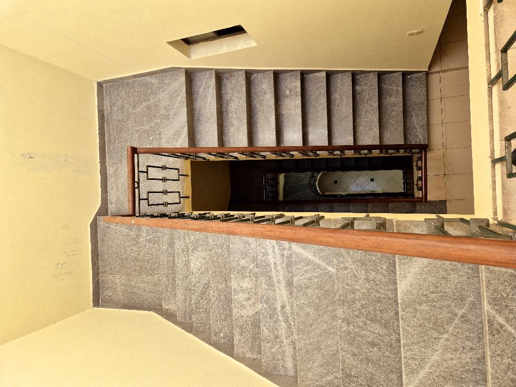 Bán nhà Trần Quý Cáp - diện tích 76m2 4 tầng - Ô tô tránh - giá 31 tỷ