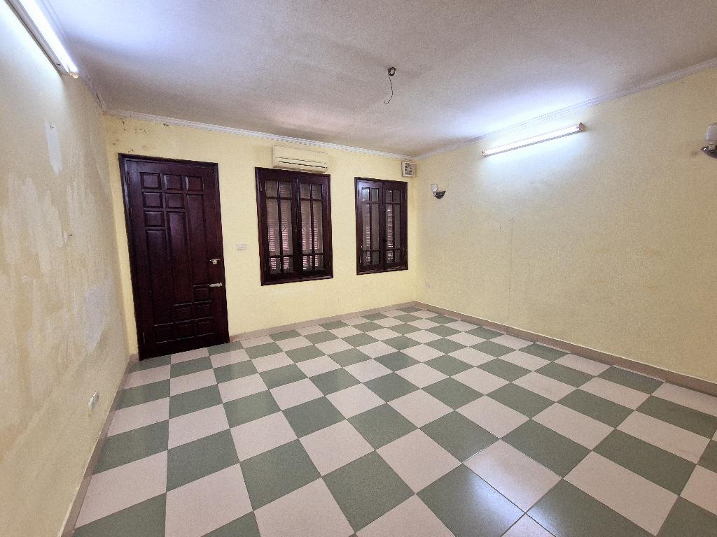 Bán nhà Trần Quý Cáp - diện tích 76m2 4 tầng - Ô tô tránh - giá 31 tỷ