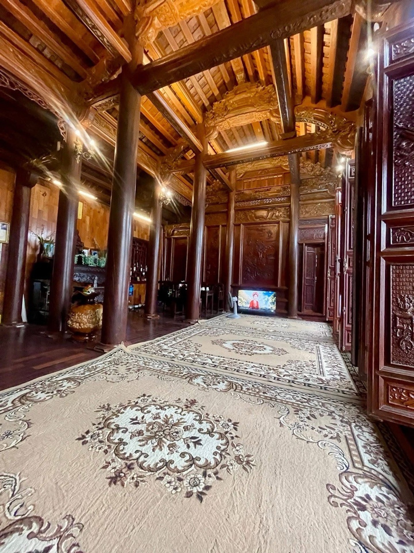 Bán nhà An Dương - diện tích 525m2 1 tầng - Nhà gỗ quý hiếm - giá 62 tỷ