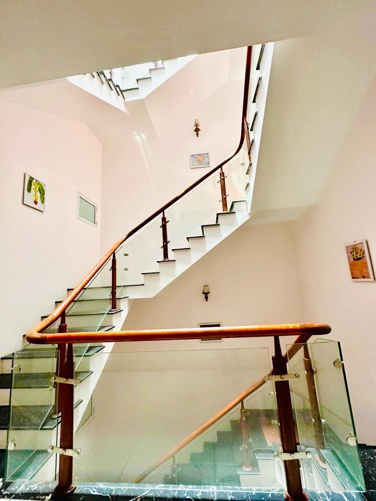 Bán nhà Đại Mỗ - diện tích 100m2 5 tầng - Ô tô vào nhà - giá 32 tỷ