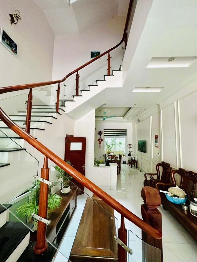 Bán nhà Đại Mỗ - diện tích 100m2 5 tầng - Ô tô vào nhà - giá 32 tỷ