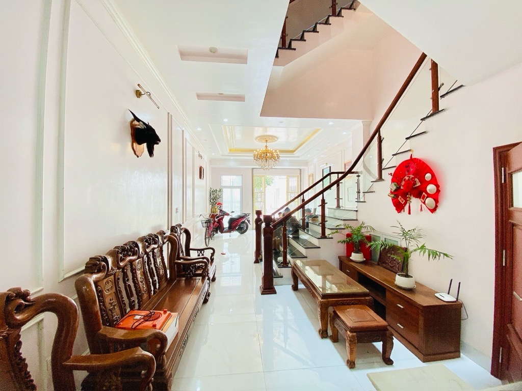 Bán nhà Đại Mỗ - diện tích 100m2 5 tầng - Ô tô vào nhà - giá 32 tỷ