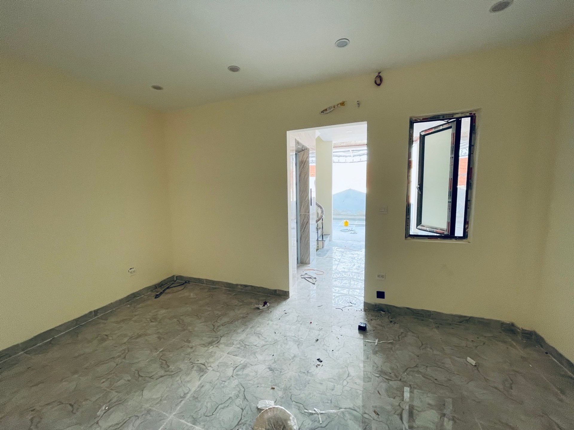 Bán nhà Nam Dư - diện tích 52m2 6 tầng - Nhà mới thang máy - giá 16,5 tỷ