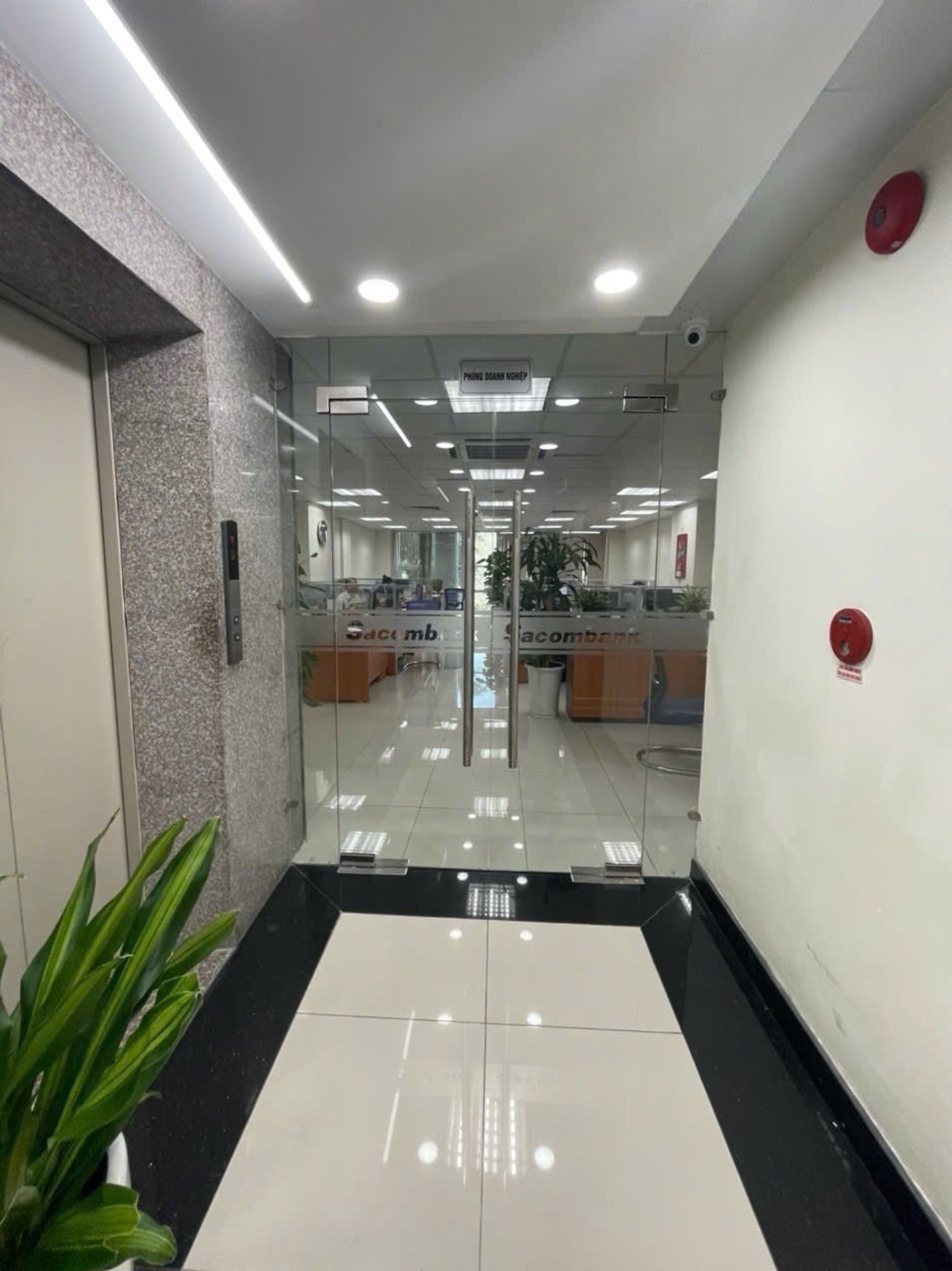 Bán nhà Hòa Mã - diện tích 187m2 8 tầng - Thang máy - giá 170 tỷ
