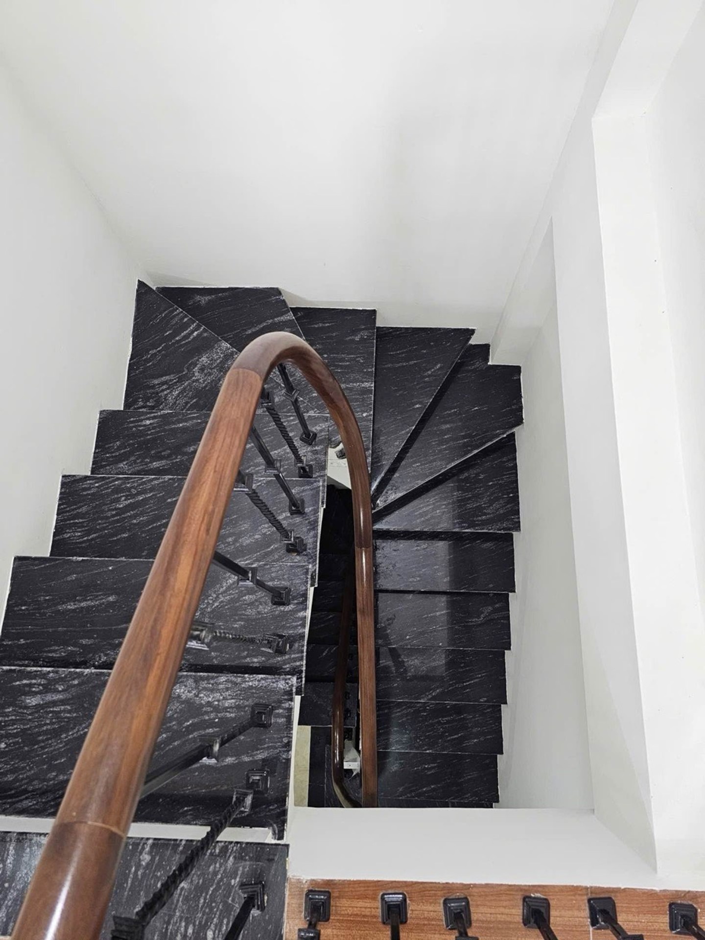 Bán nhà Giáp Nhị - diện tích 33m2 5 tầng - Nhà thang máy, ô tô đỗ cửa - giá 8,9 tỷ
