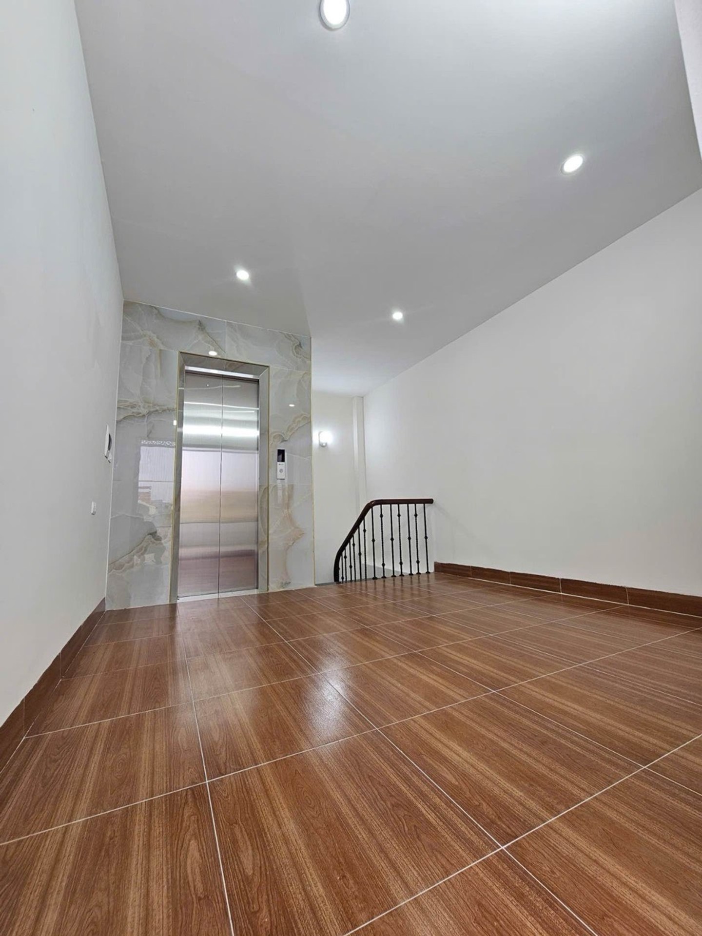 Bán nhà Giáp Nhị - diện tích 33m2 5 tầng - Nhà thang máy, ô tô đỗ cửa - giá 8,9 tỷ