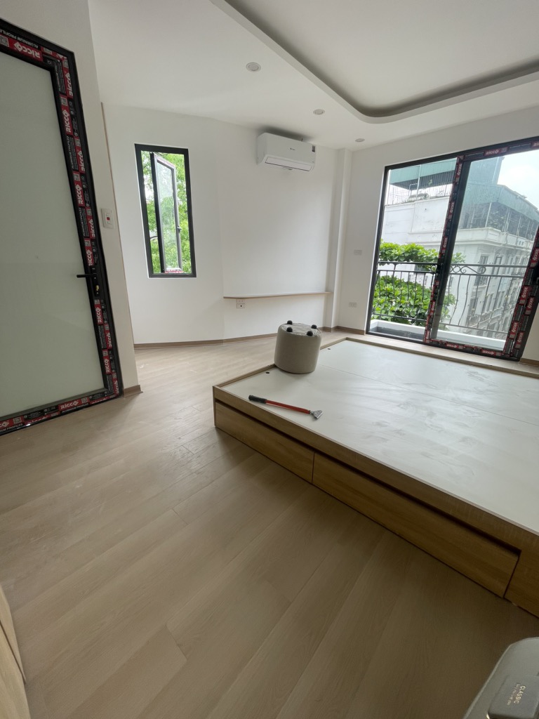 Bán nhà Nam Dư - diện tích 37m2 5 tầng - Lô góc, thang máy - giá 11,6 tỷ