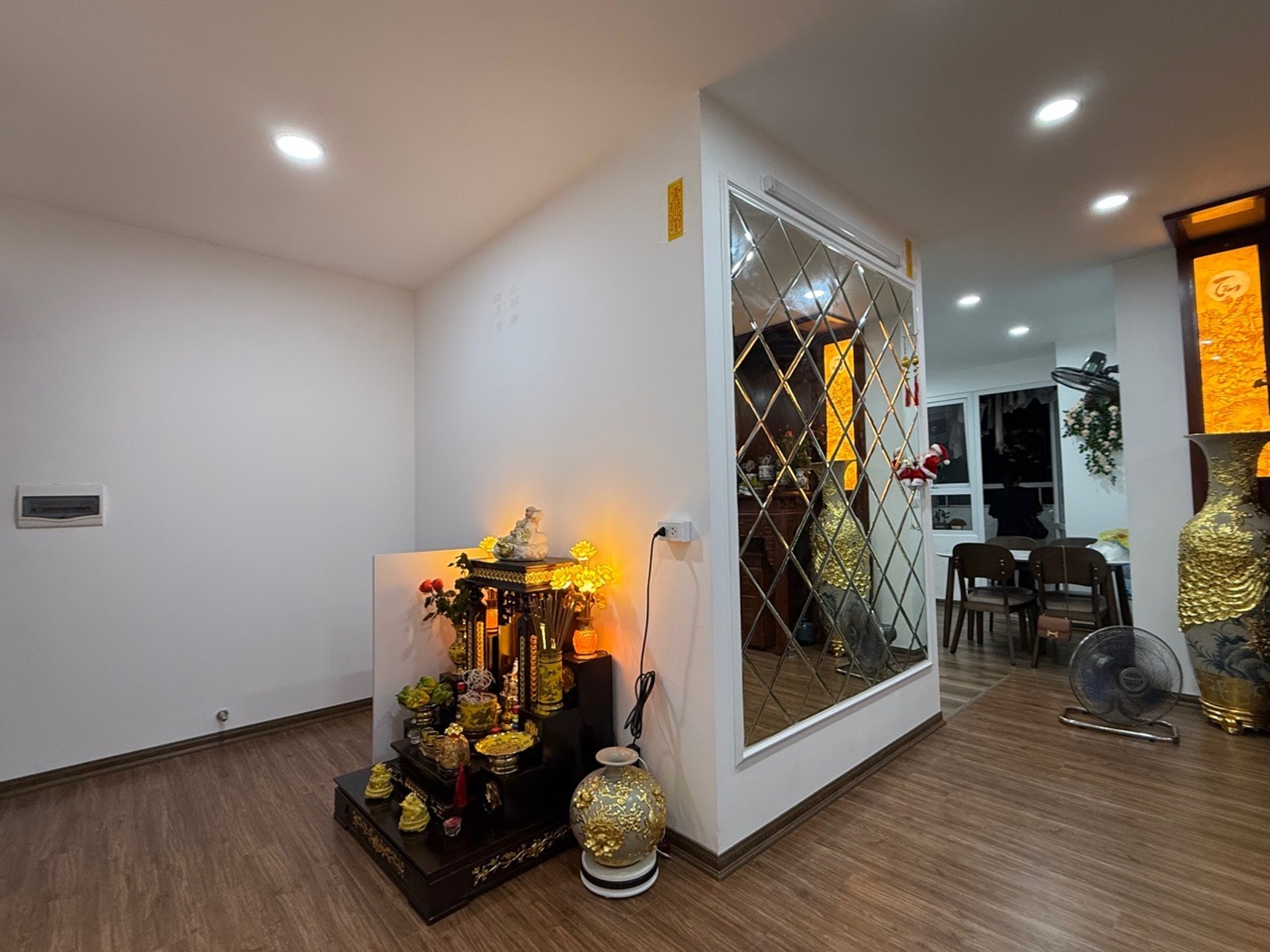 Bán nhà Tân Mai - diện tích 92m2 1 tầng - Full nội thất cao cấp - giá 10,3 tỷ