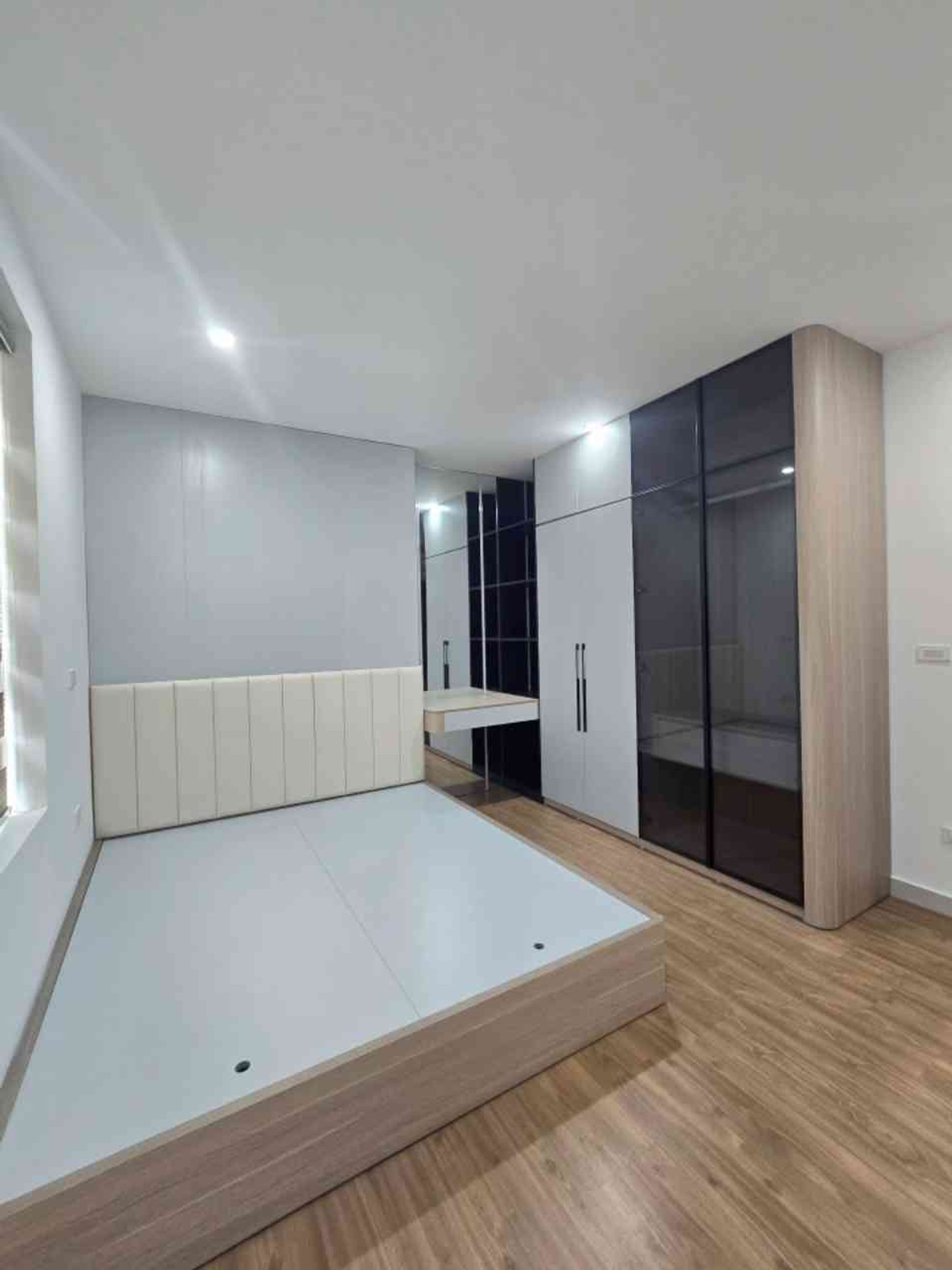 Bán nhà Tân Mai - diện tích 67m2 3 tầng - Căn góc view đẹp - giá 6,6 tỷ