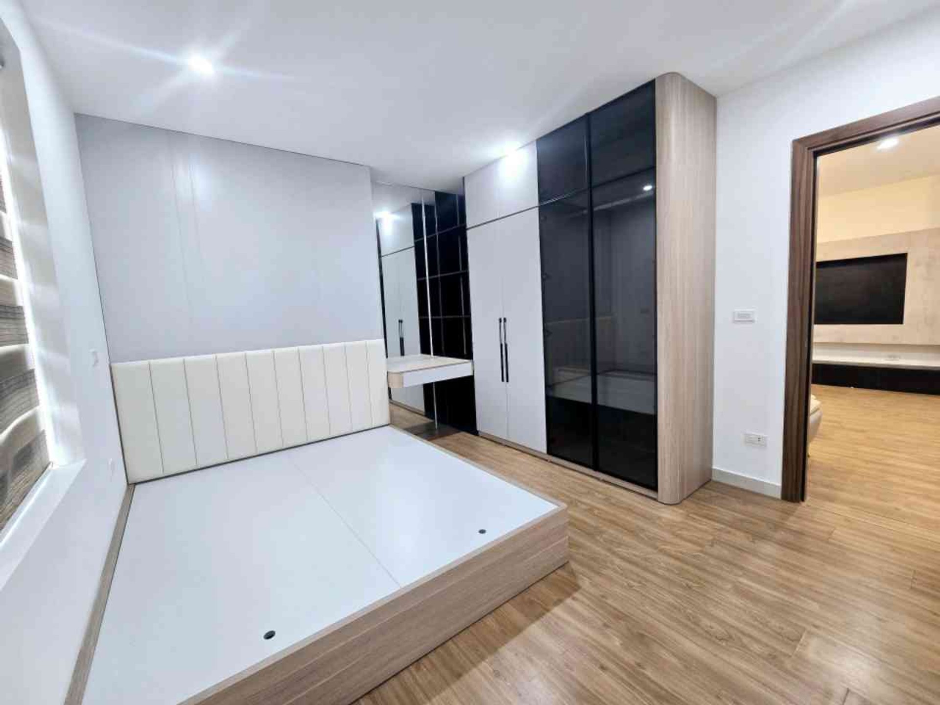 Bán nhà Tân Mai - diện tích 67m2 3 tầng - Căn góc view đẹp - giá 6,6 tỷ