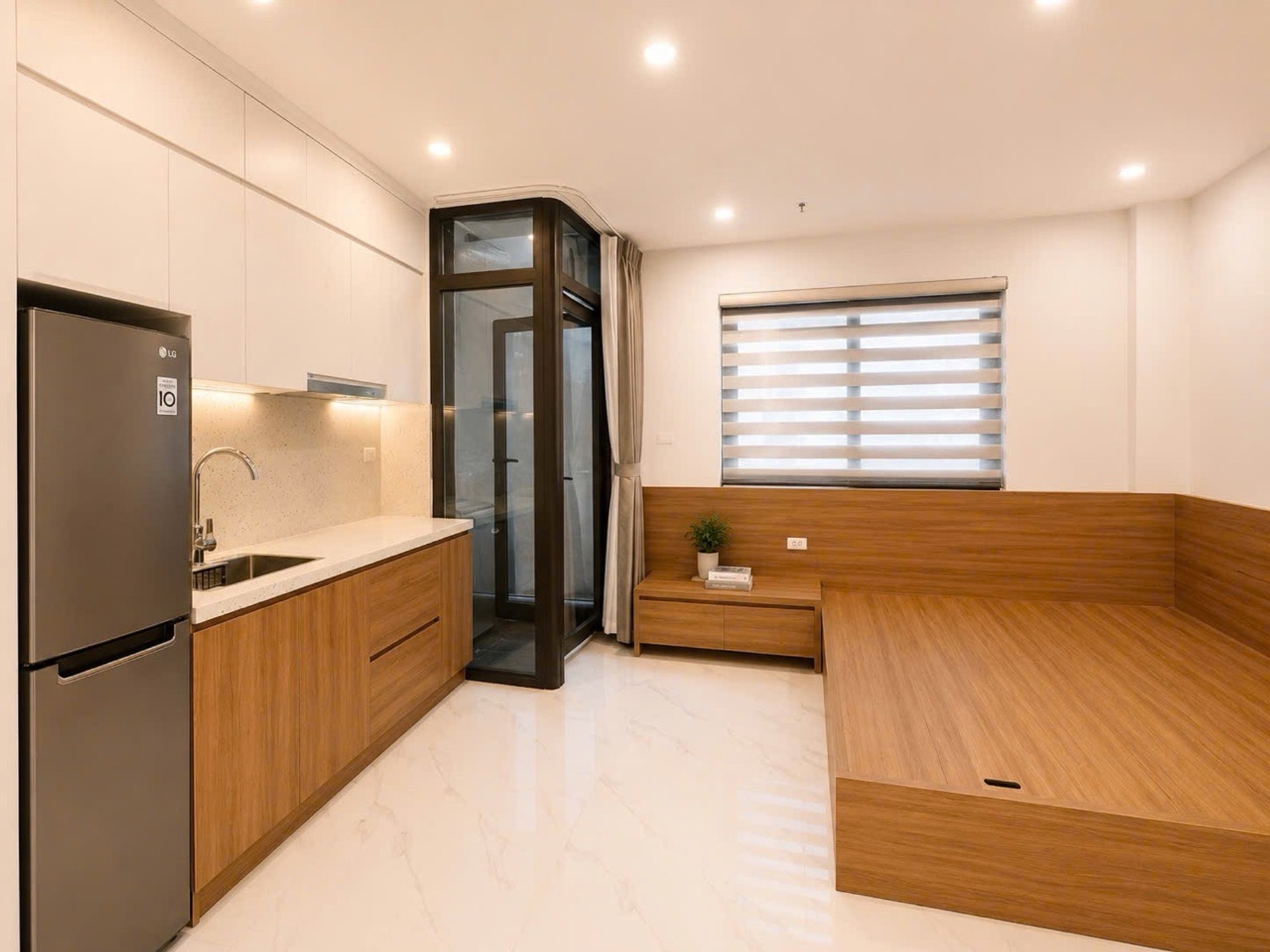 Bán nhà Minh Khai - diện tích 62m2 6 tầng - Nhà lô góc 3 mặt thoáng - giá 14,8 tỷ