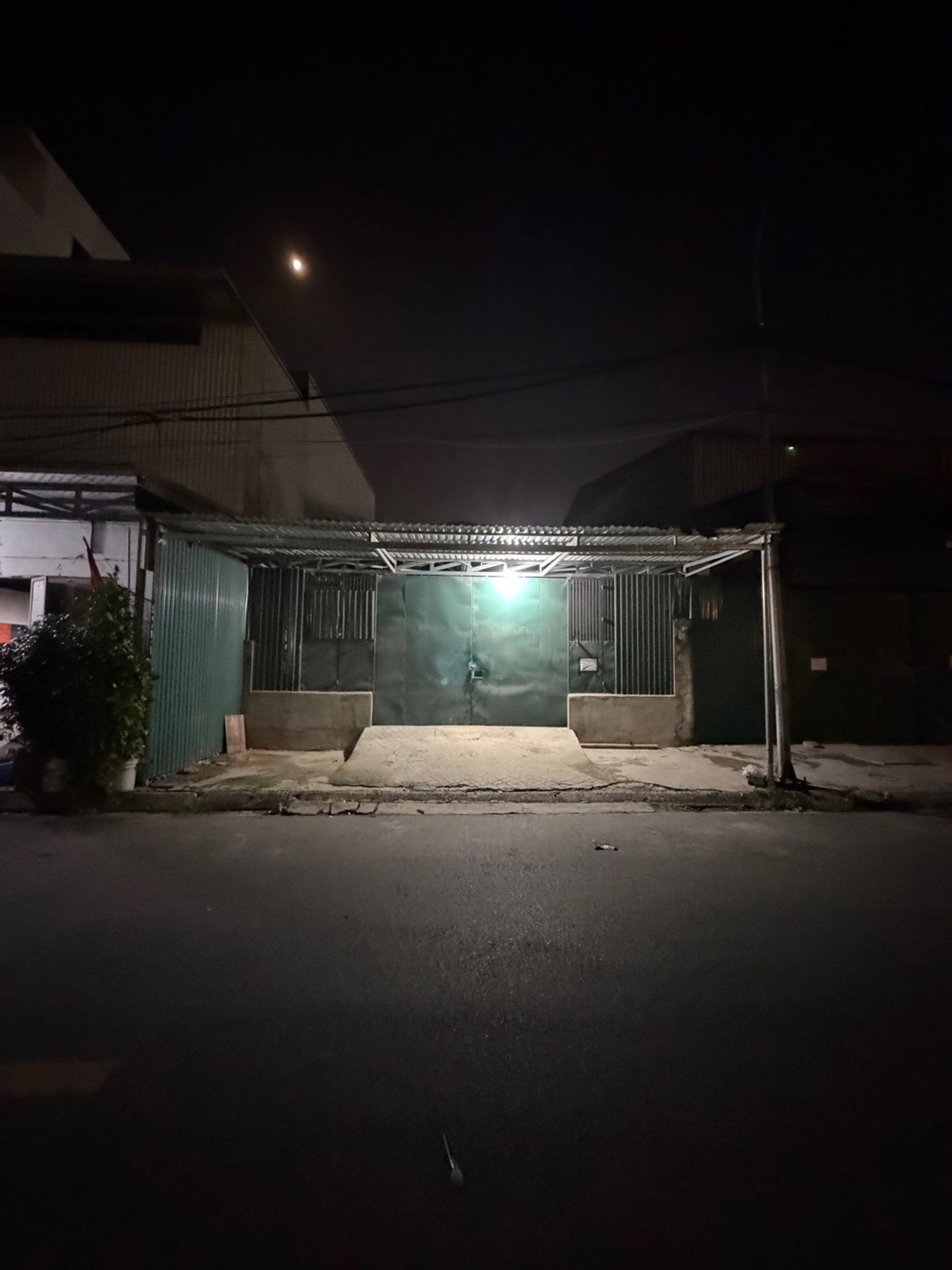 Bán nhà Đền Lừ 3 - diện tích 112m2 1 tầng - ô tô thông tứ tung - giá 31 tỷ