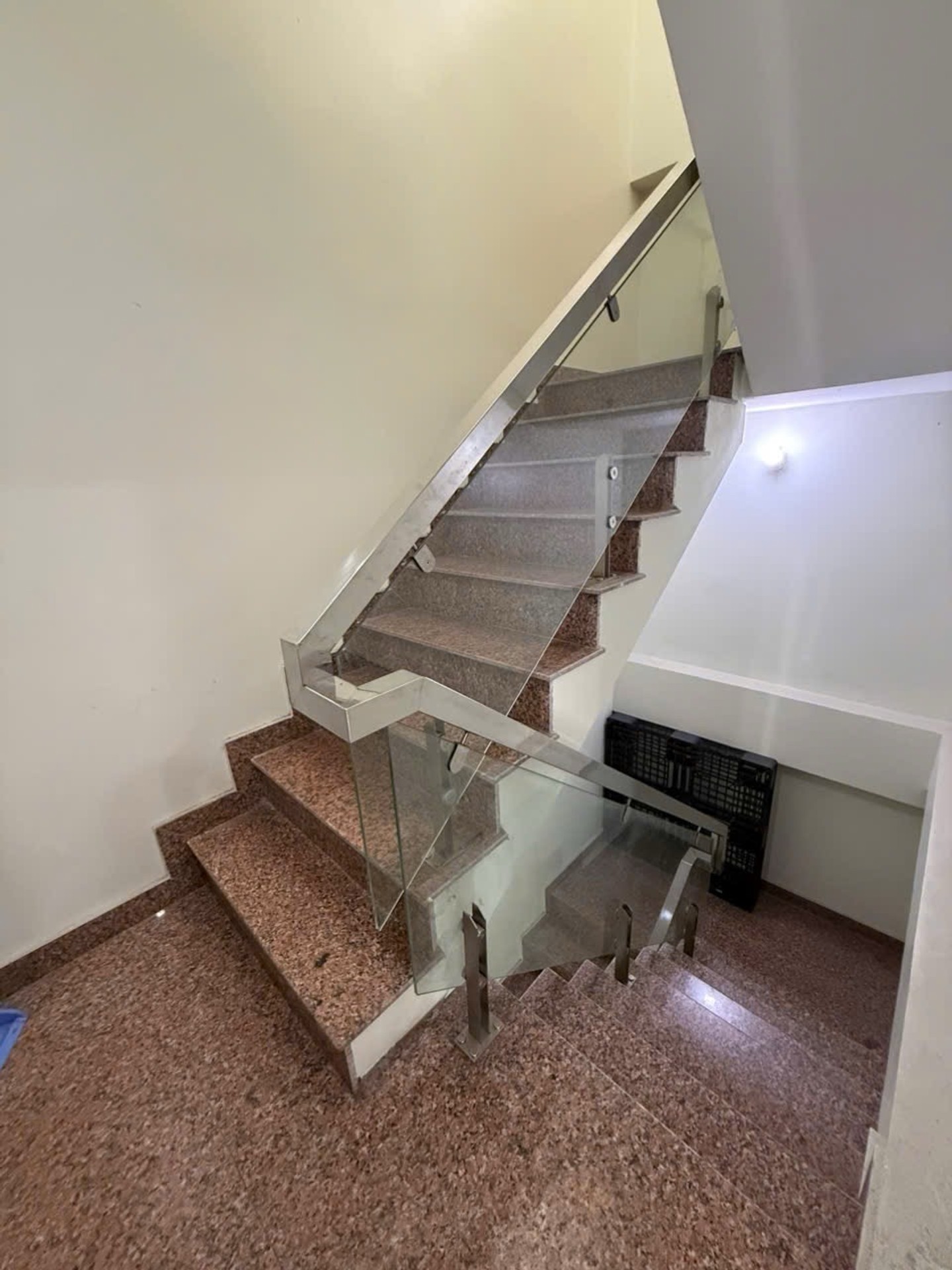 Bán nhà Nguyễn Xiển - diện tích 225m2 5 tầng - Mặt phố lớn, vỉa hè rộng - giá 99 tỷ