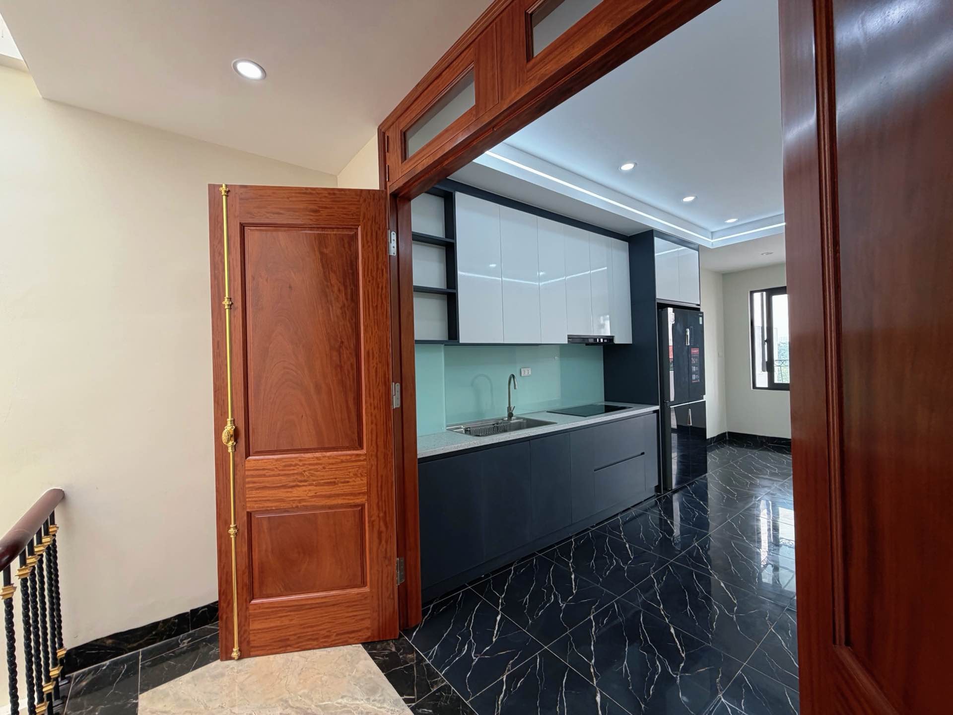 Bán nhà Dương Văn Bé - diện tích 42m2 6 tầng - Gara ô tô, thang máy - giá 16,8 tỷ