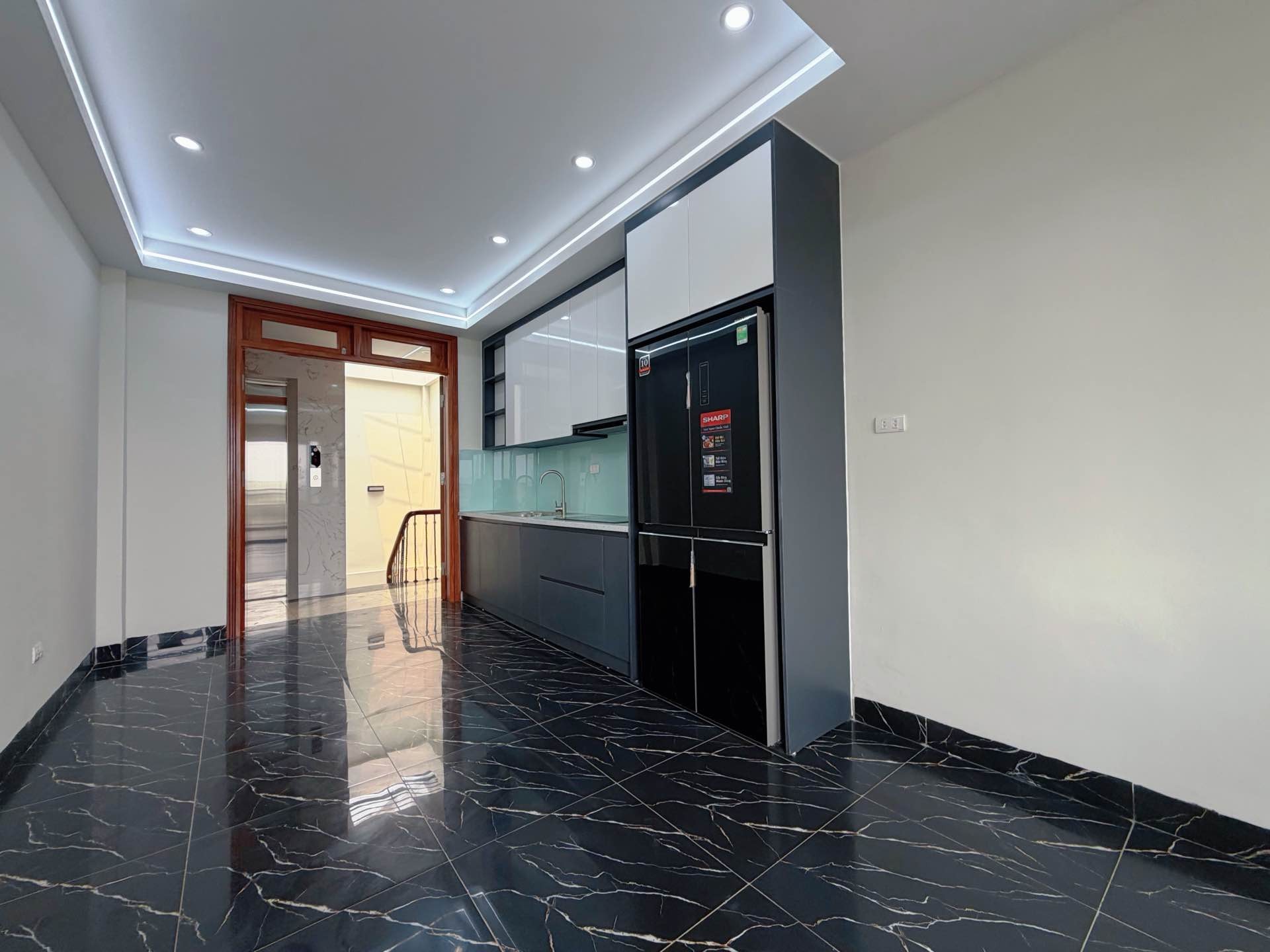 Bán nhà Dương Văn Bé - diện tích 42m2 6 tầng - Gara ô tô, thang máy - giá 16,8 tỷ