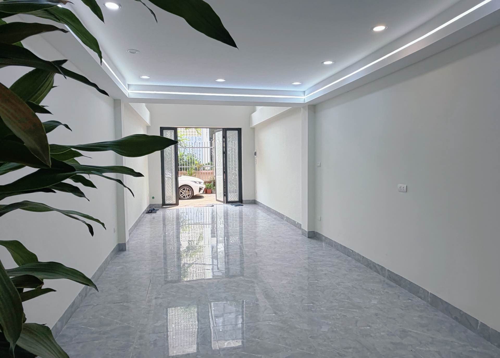 Bán nhà Dương Văn Bé - diện tích 42m2 6 tầng - Gara ô tô, thang máy - giá 16,8 tỷ