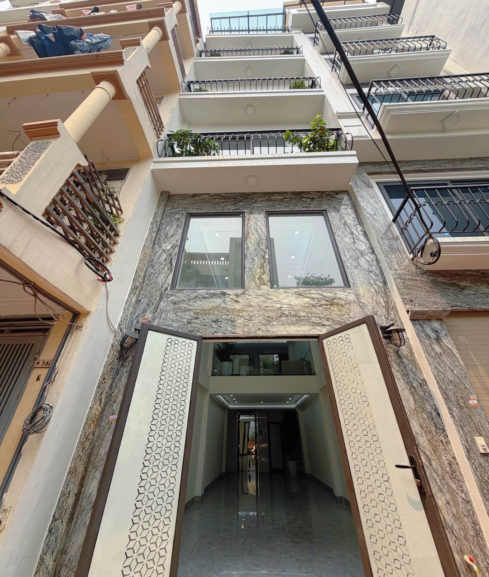 Bán nhà Dương Văn Bé - diện tích 42m2 6 tầng - Gara ô tô, thang máy - giá 16,8 tỷ