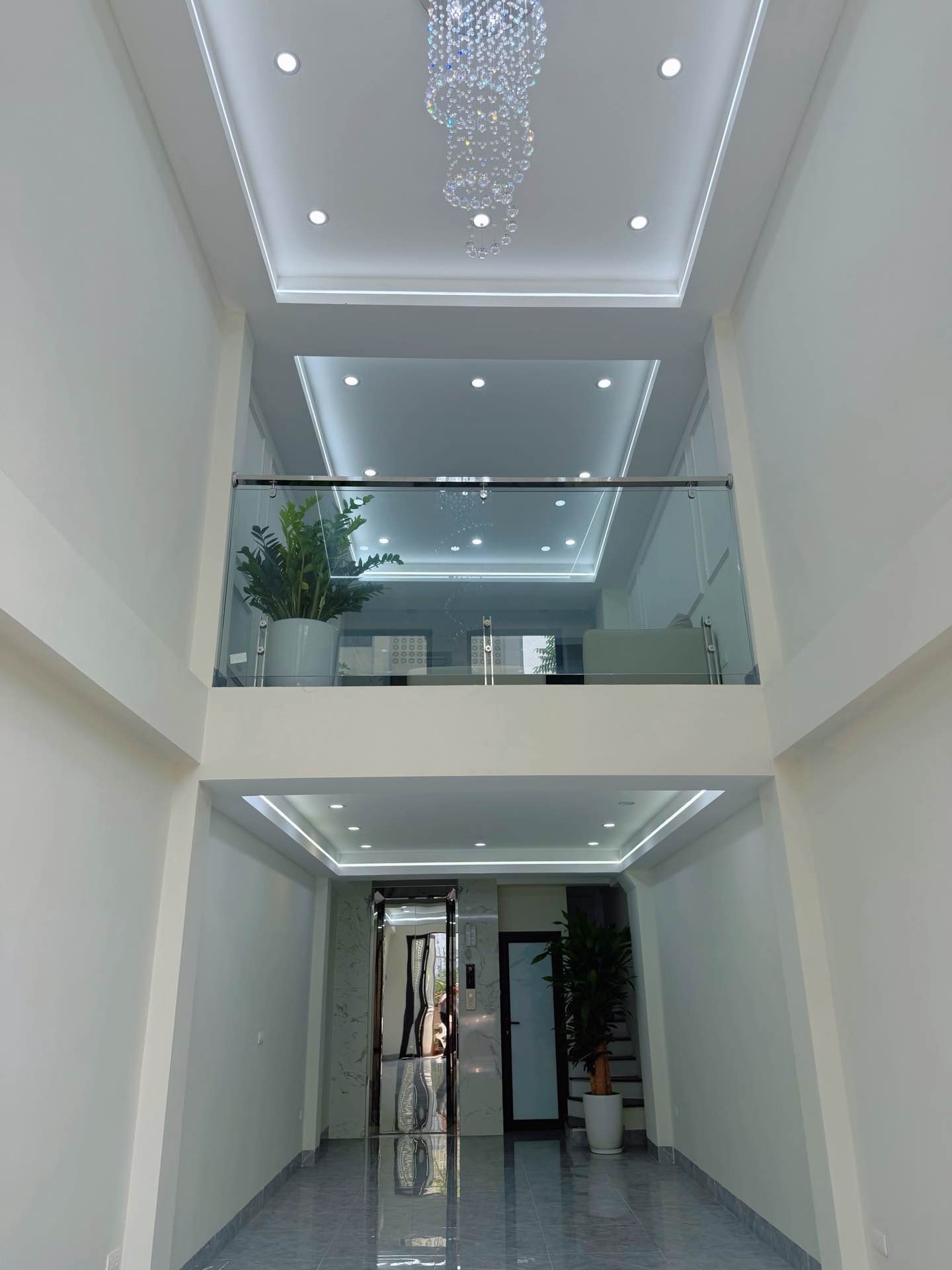 Bán nhà Dương Văn Bé - diện tích 42m2 6 tầng - Gara ô tô, thang máy - giá 16,8 tỷ