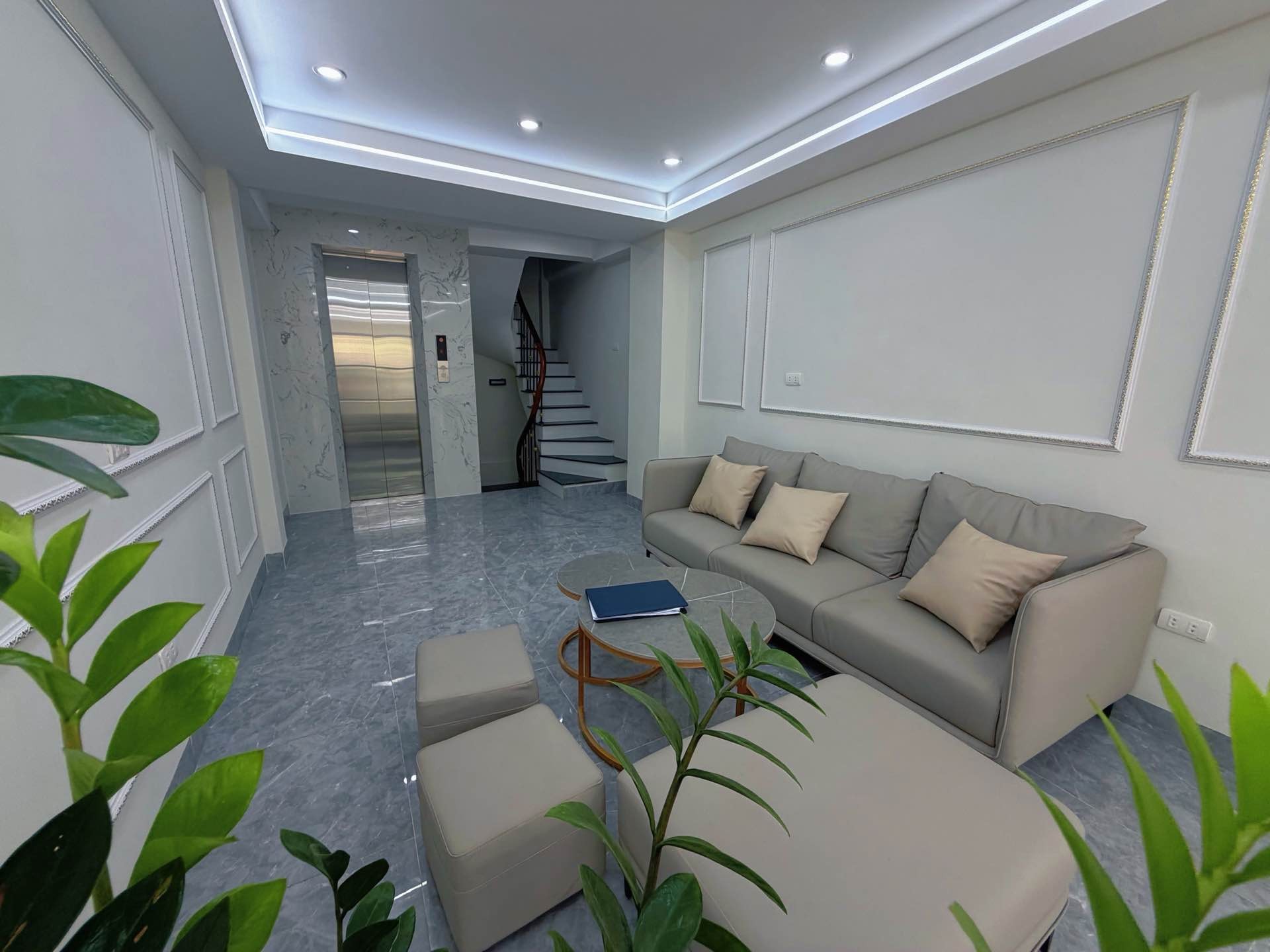 Bán nhà Dương Văn Bé - diện tích 42m2 6 tầng - Gara ô tô, thang máy - giá 16,8 tỷ