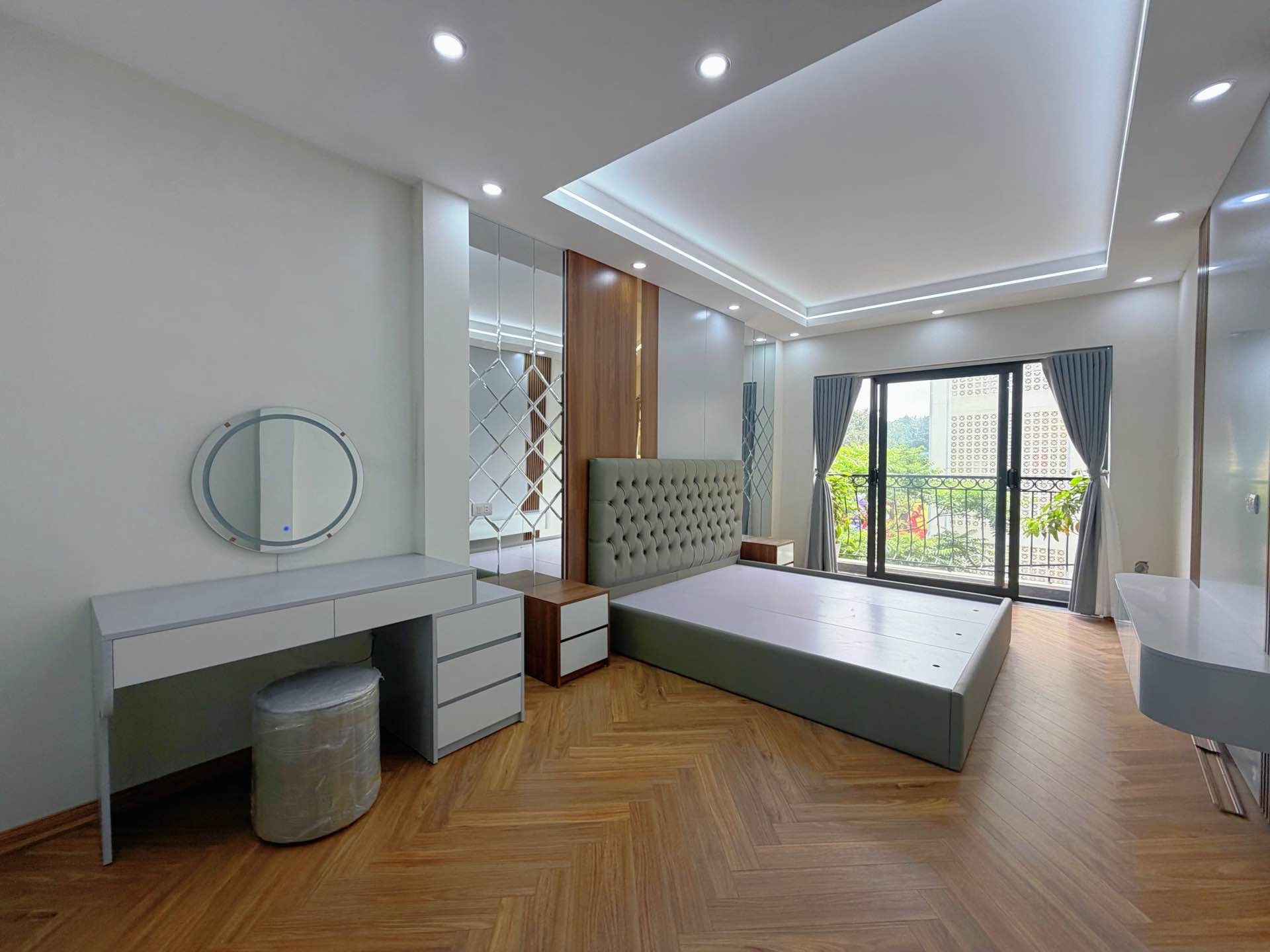 Bán nhà Dương Văn Bé - diện tích 42m2 6 tầng - Gara ô tô, thang máy - giá 16,8 tỷ