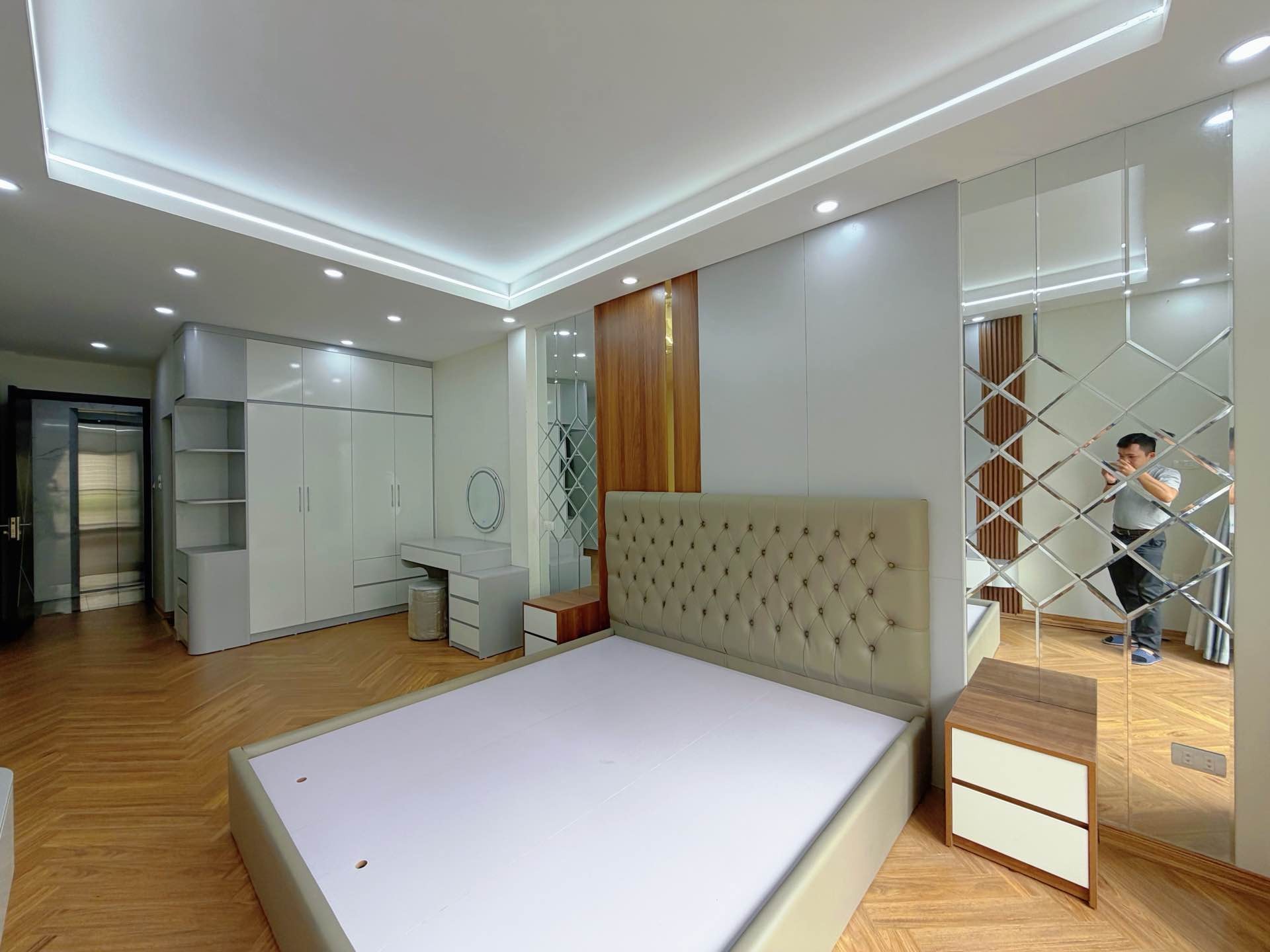 Bán nhà Dương Văn Bé - diện tích 42m2 6 tầng - Gara ô tô, thang máy - giá 16,8 tỷ