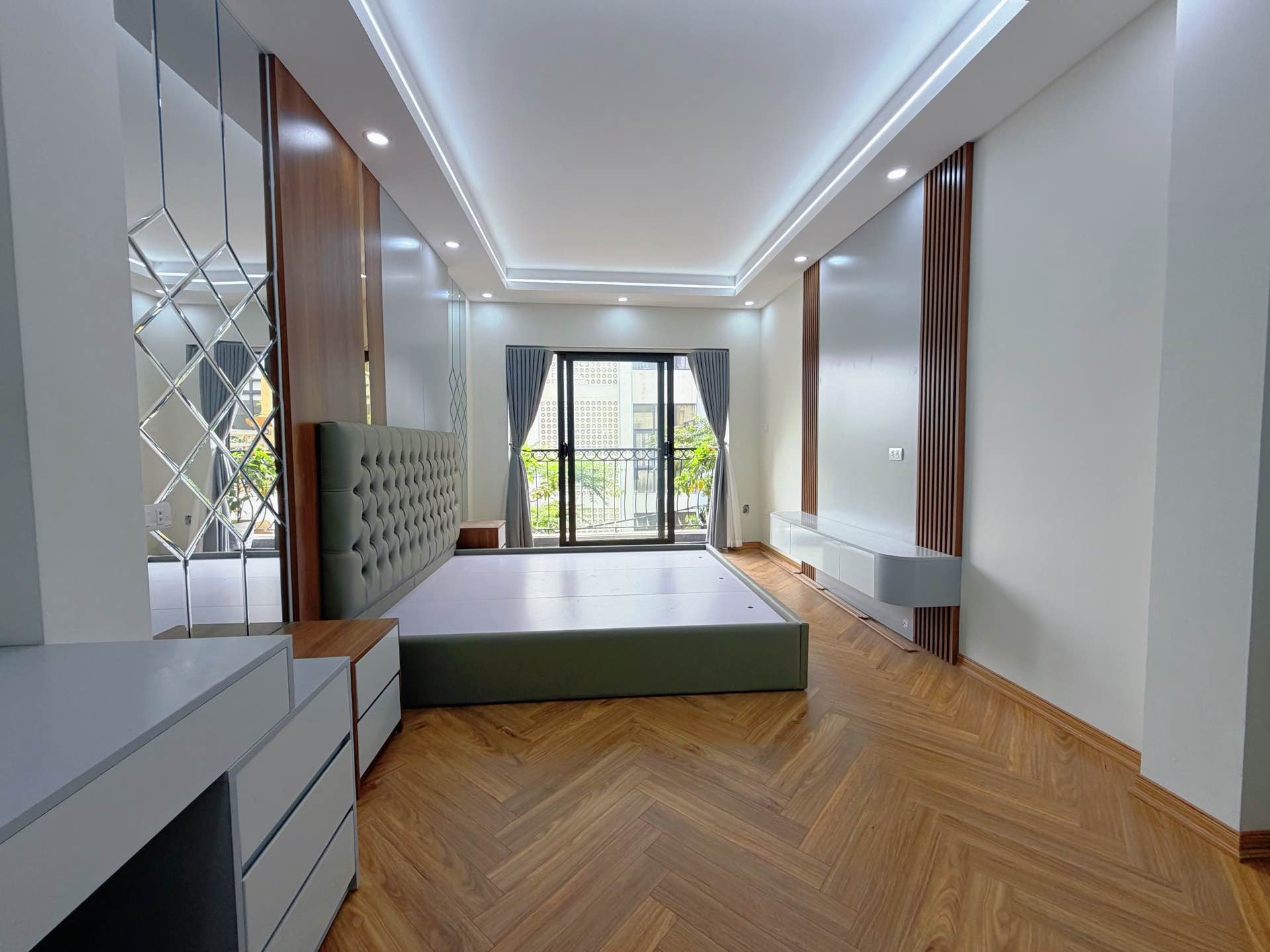 Bán nhà Dương Văn Bé - diện tích 42m2 6 tầng - Gara ô tô, thang máy - giá 16,8 tỷ