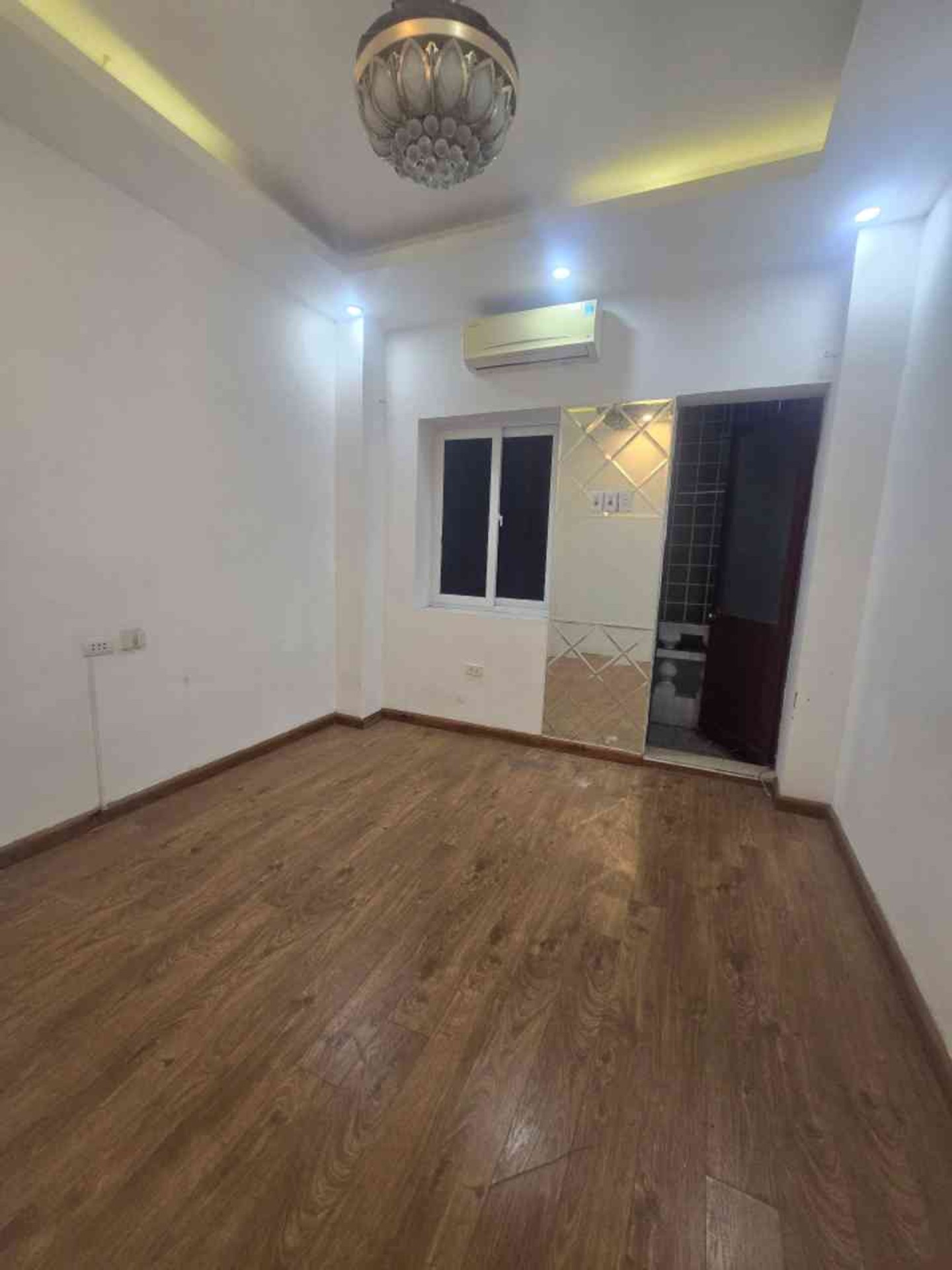 Bán nhà Tân Mai - diện tích 30m2 4 tầng - Cách ô tô tránh 20m - giá 6,3 tỷ