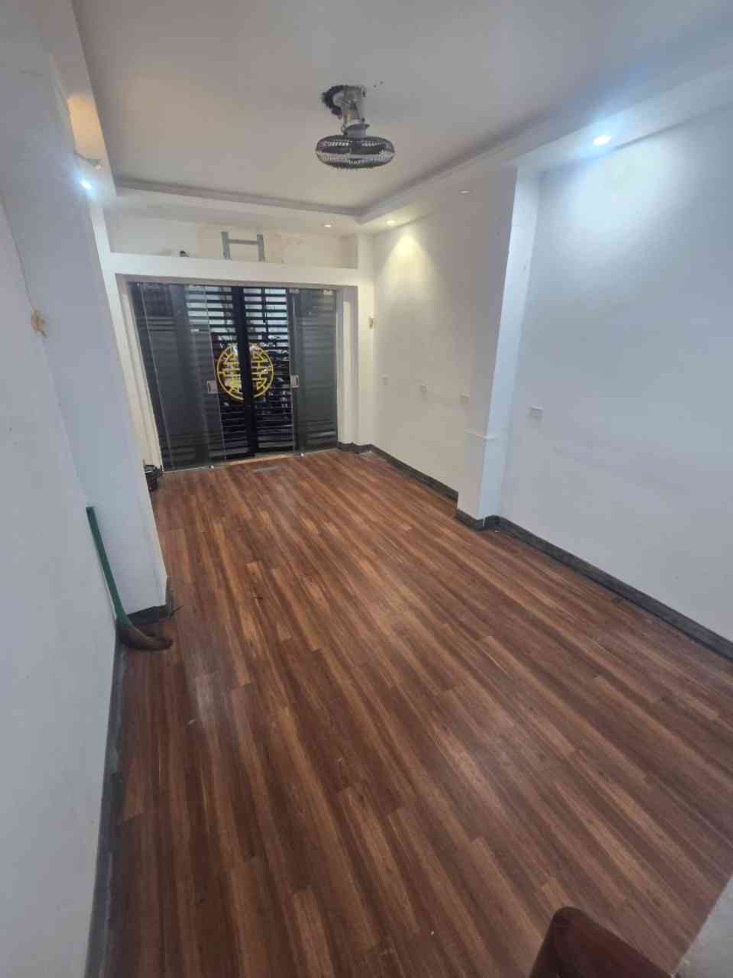Bán nhà Tân Mai - diện tích 30m2 4 tầng - Cách ô tô tránh 20m - giá 6,3 tỷ