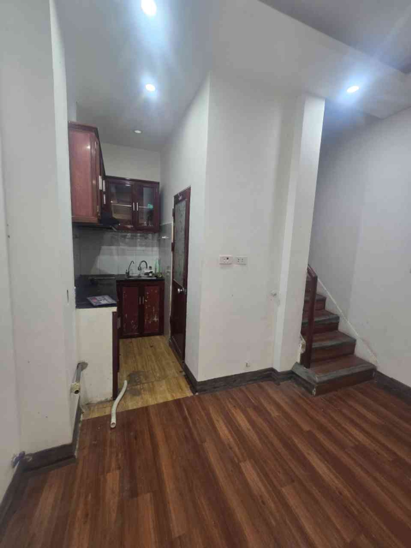 Bán nhà Tân Mai - diện tích 30m2 4 tầng - Cách ô tô tránh 20m - giá 6,3 tỷ