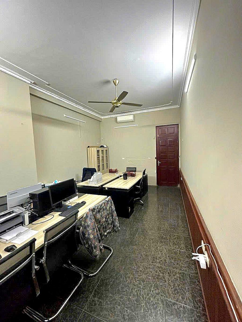 Bán nhà Trần Kim Xuyến - diện tích 81m2 4 tầng - Mặt ngõ thông ô tô tránh - giá 42,5 tỷ