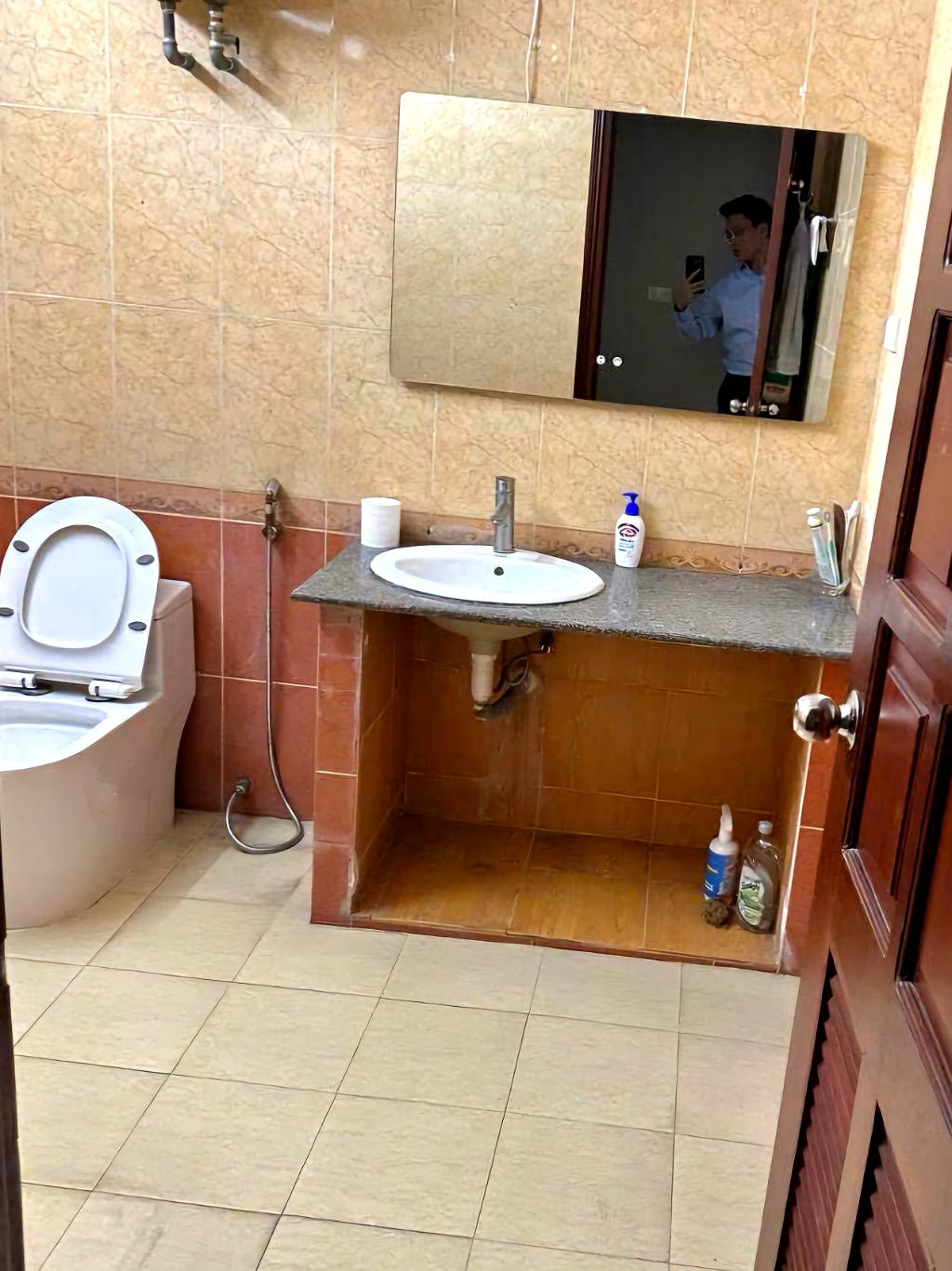 Bán nhà Trần Kim Xuyến - diện tích 81m2 4 tầng - Mặt ngõ thông ô tô tránh - giá 42,5 tỷ