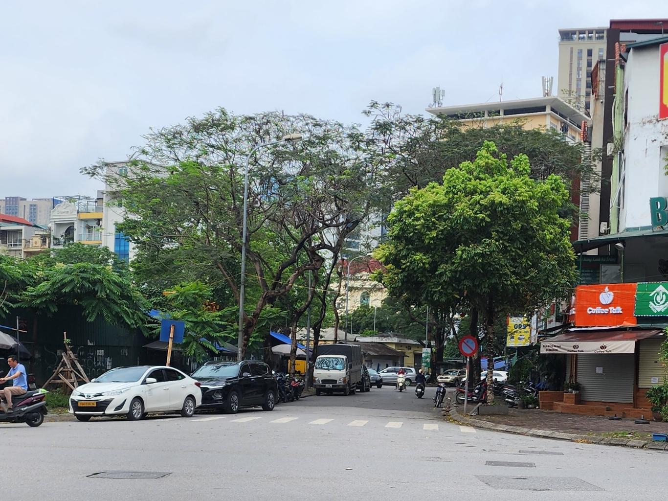 Bán nhà Trần Kim Xuyến - diện tích 81m2 4 tầng - Mặt ngõ thông ô tô tránh - giá 42,5 tỷ