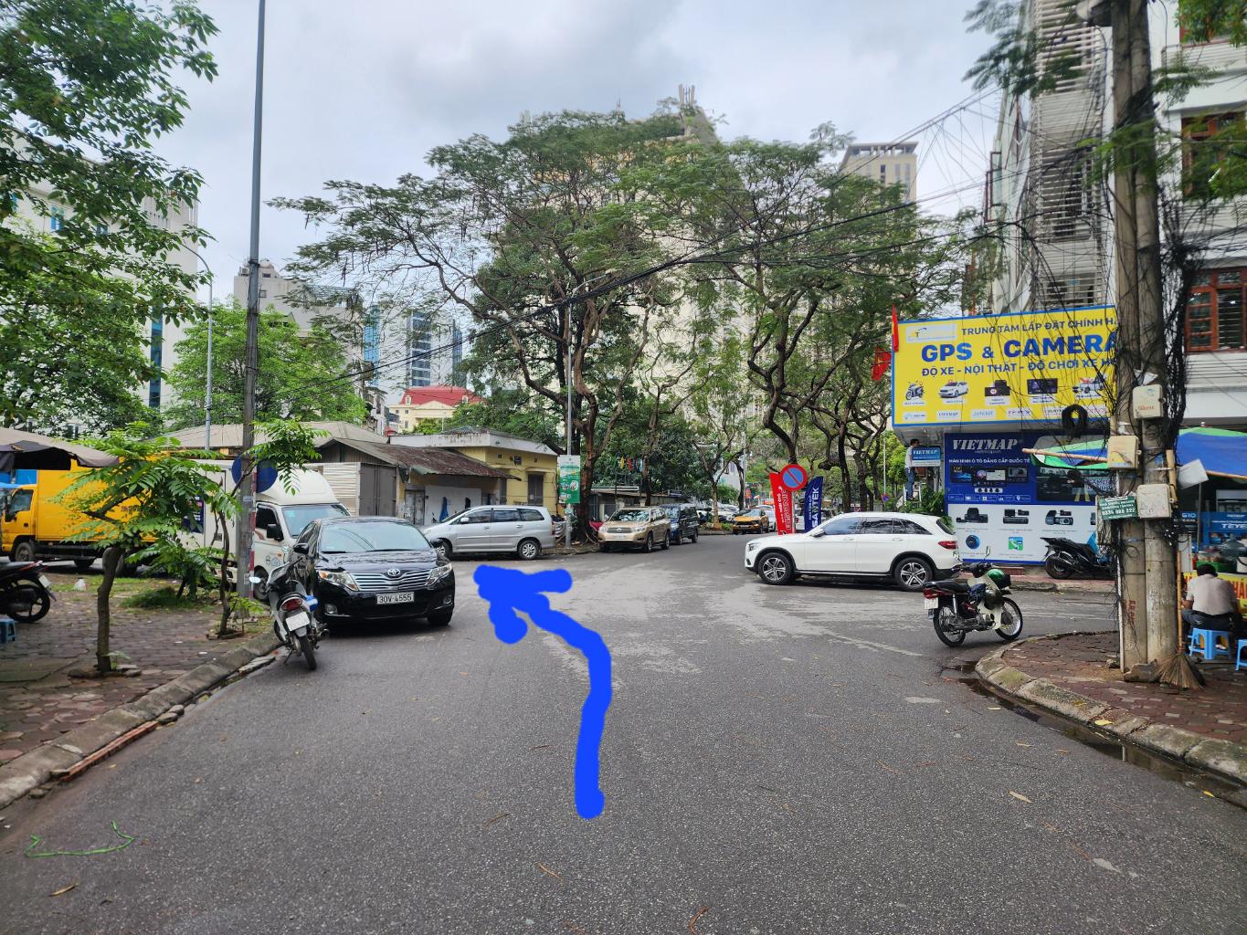 Bán nhà Trần Kim Xuyến - diện tích 81m2 4 tầng - Mặt ngõ thông ô tô tránh - giá 42,5 tỷ