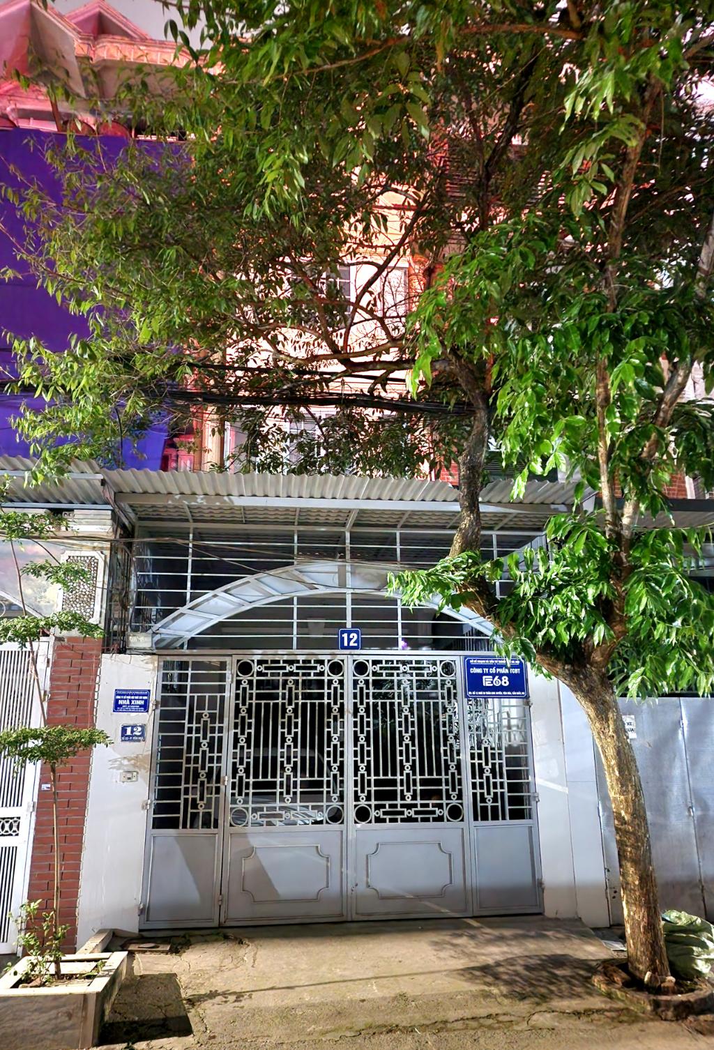 Bán nhà Trần Kim Xuyến - diện tích 81m2 4 tầng - Mặt ngõ thông ô tô tránh - giá 42,5 tỷ