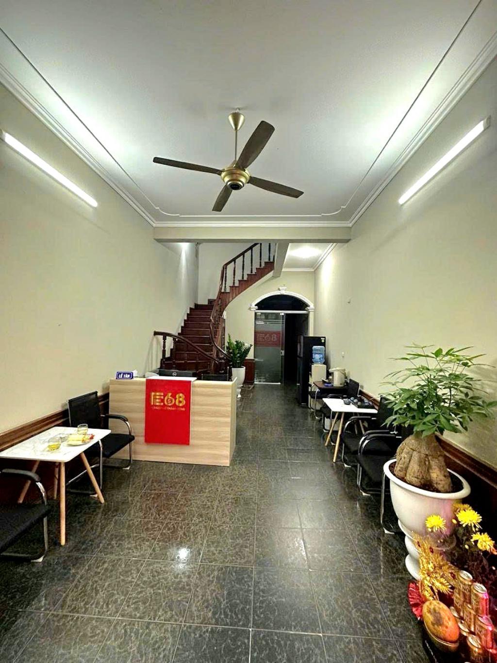 Bán nhà Trần Kim Xuyến - diện tích 81m2 4 tầng - Mặt ngõ thông ô tô tránh - giá 42,5 tỷ