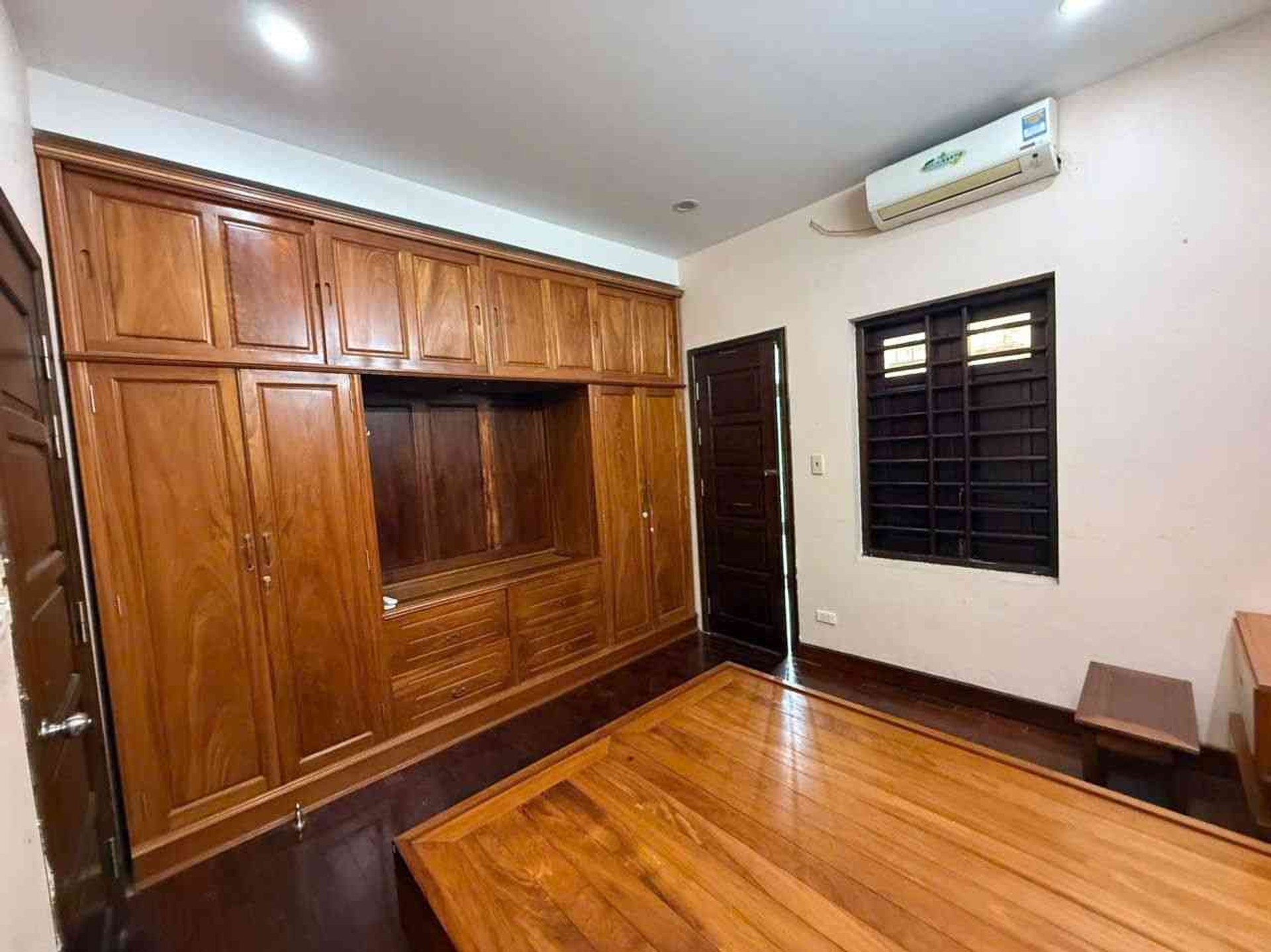 Bán nhà Đền Lừ - diện tích 85m2 3 tầng - nhà TT tầng 3 - giá 4,65 tỷ