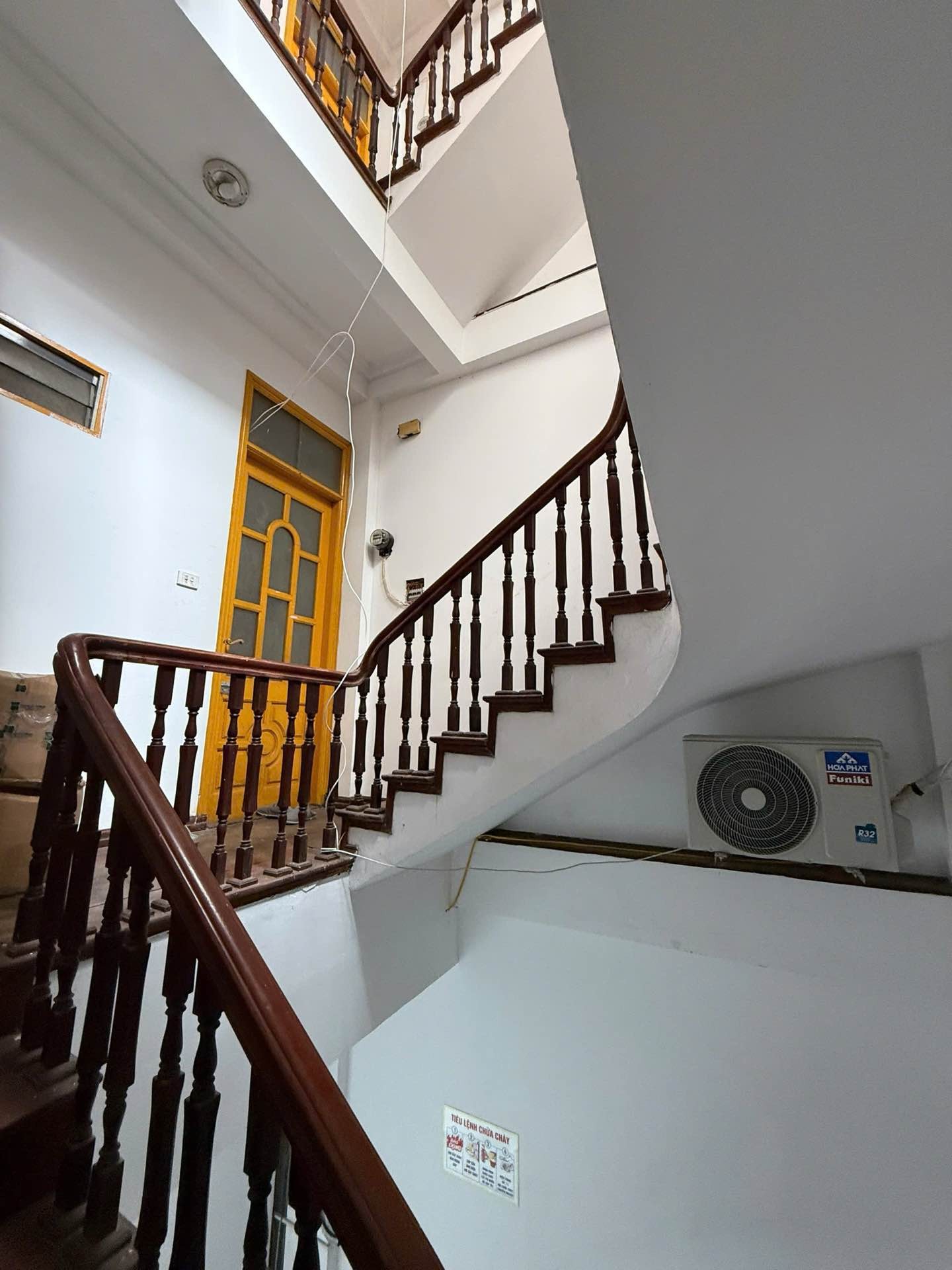 Bán nhà Chùa Láng - diện tích 135.2m2 5 tầng - MẶT PHỐ - KINH DOANH - VỈA HÈ - HIẾM - giá 73 tỷ