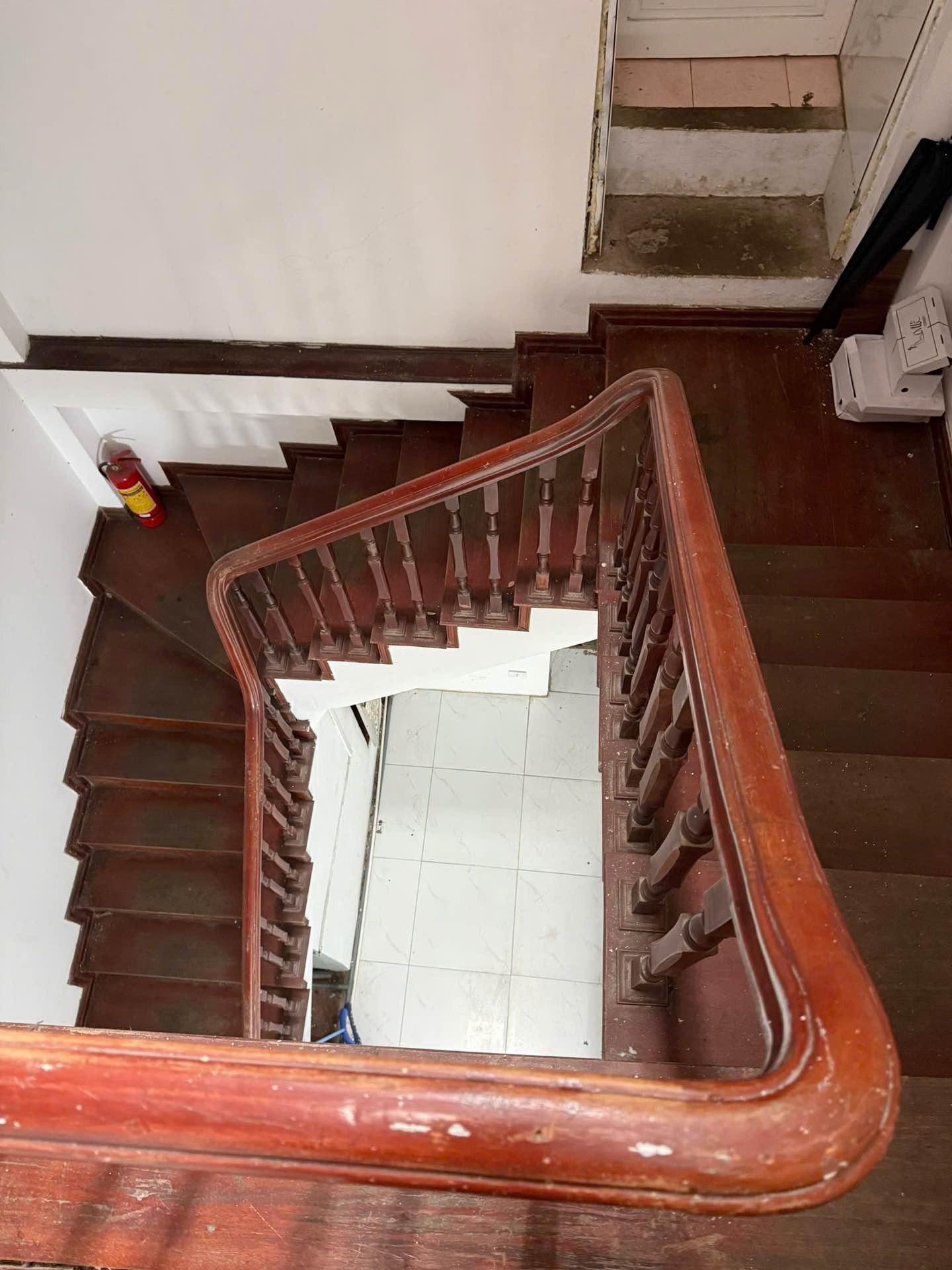 Bán nhà Chùa Láng - diện tích 135.2m2 5 tầng - MẶT PHỐ - KINH DOANH - VỈA HÈ - HIẾM - giá 73 tỷ