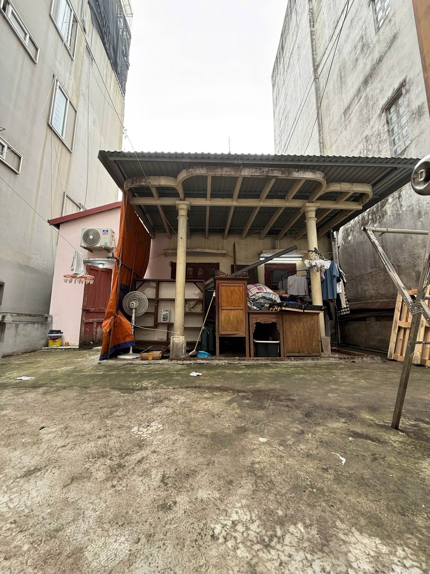 Bán nhà Chùa Láng - diện tích 135.2m2 5 tầng - MẶT PHỐ - KINH DOANH - VỈA HÈ - HIẾM - giá 73 tỷ